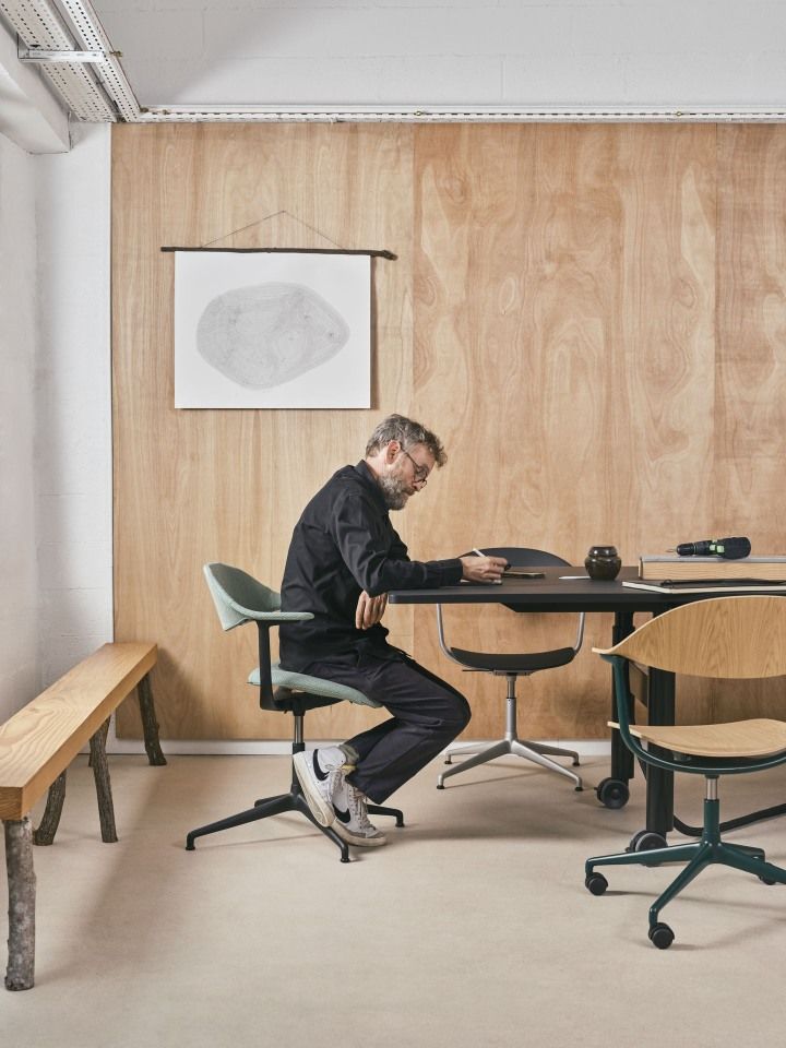 Mynt back and seat plastic office swivel chair Vitra