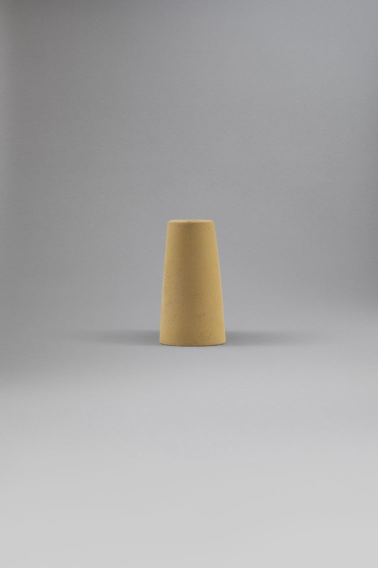 Aki Jr pen holder made of solid wood B-Line