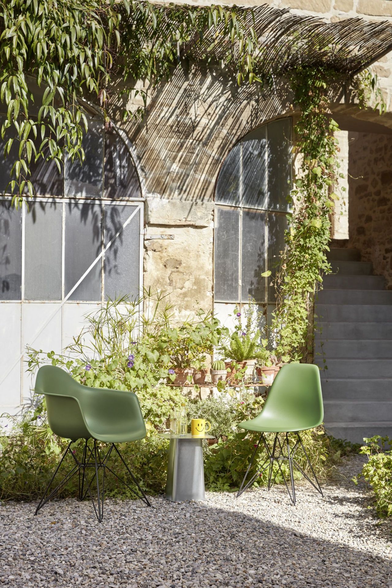 Eames Fibreglass Chair DSR Chair Vitra