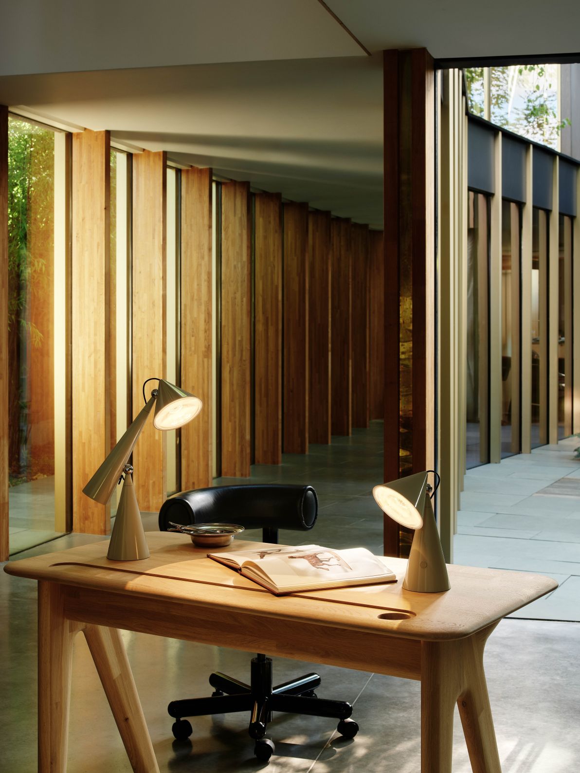 Pose rechargeable LED table lamp Putty Tom Dixon