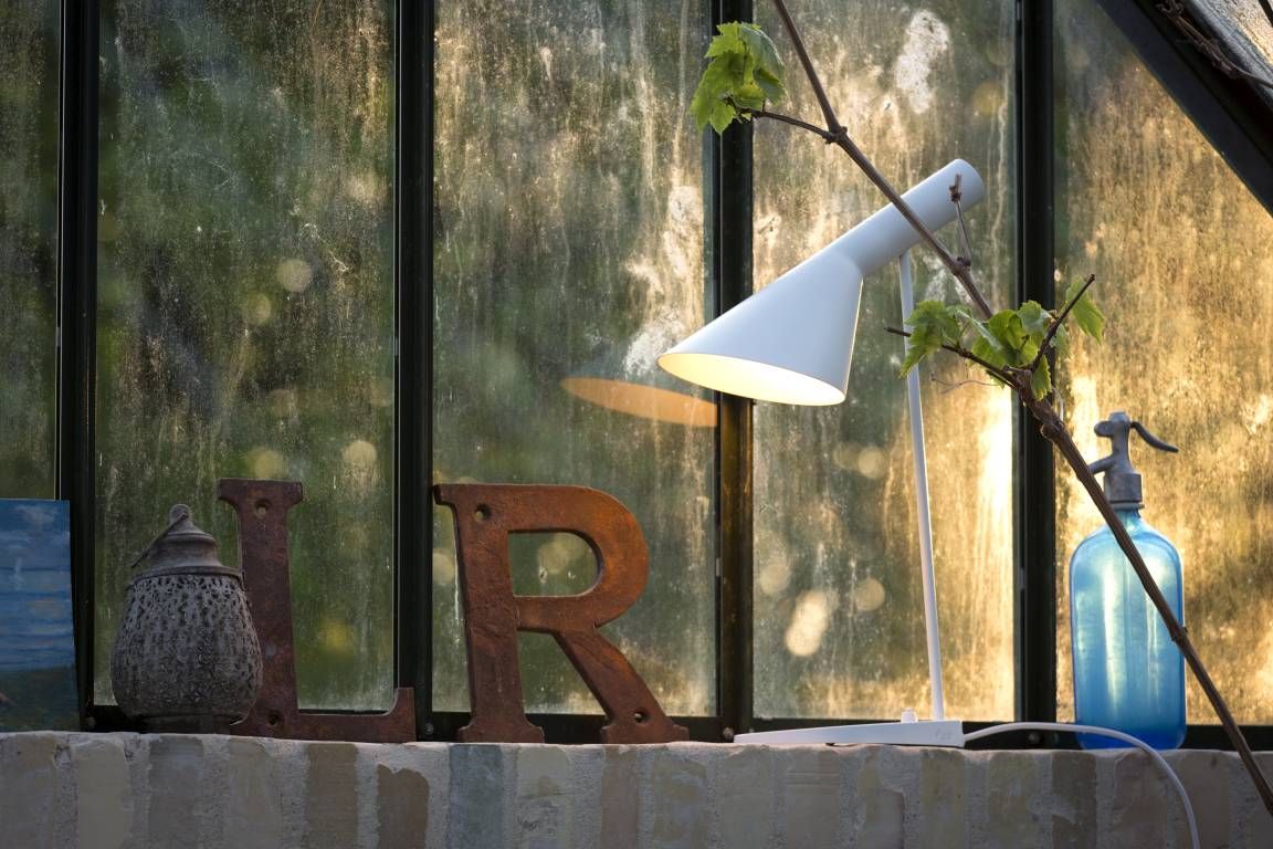 AJ table lamp Louis Poulsen
