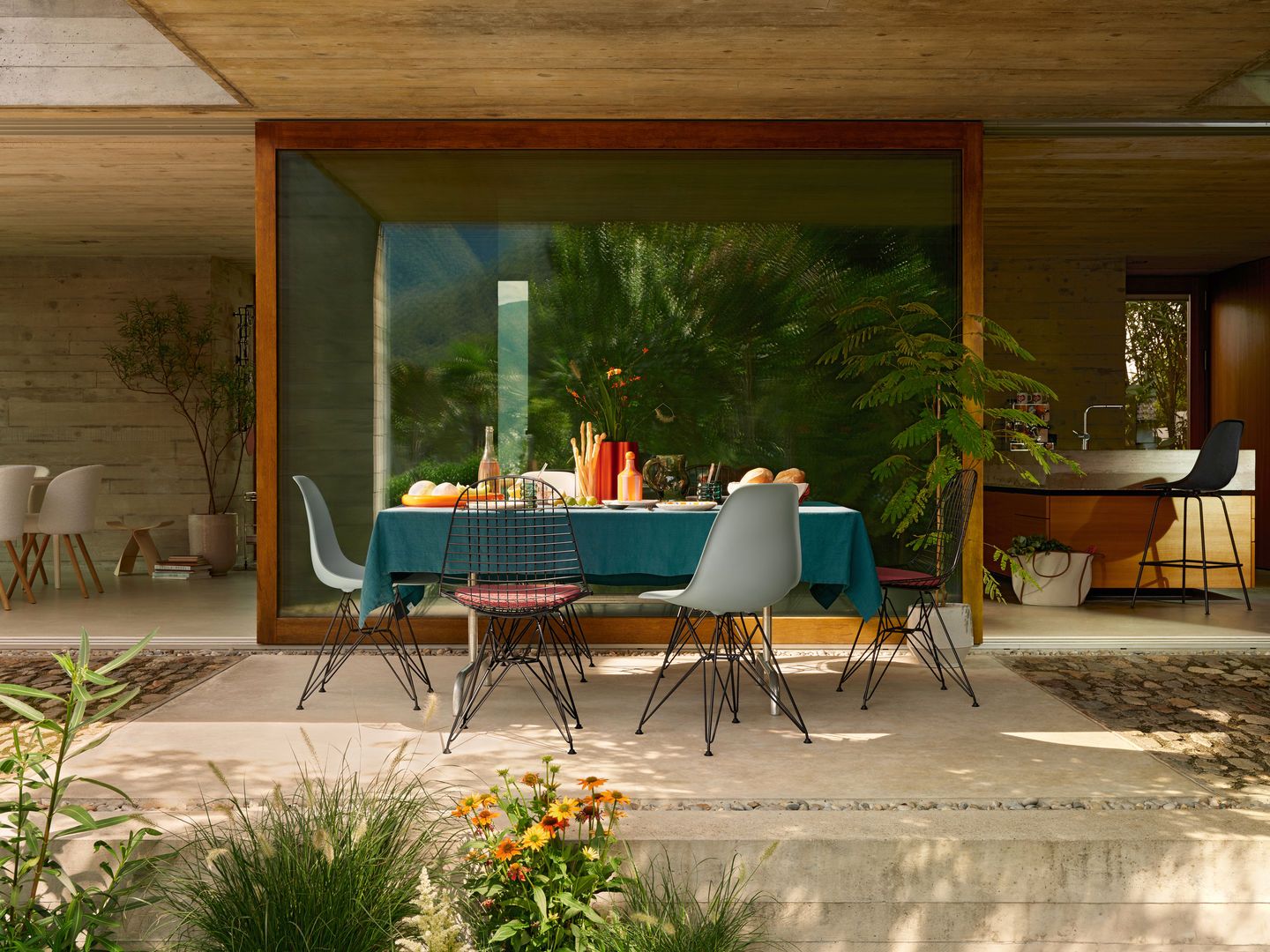 Eames Fibreglass Chair DSR Chair Vitra