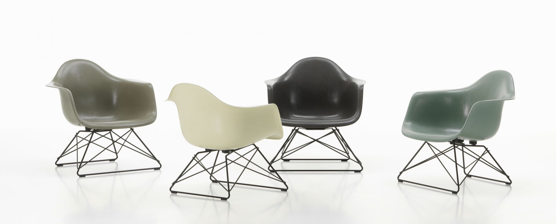 Eames Fibreglass Arm Chair LAR Chair Vitra