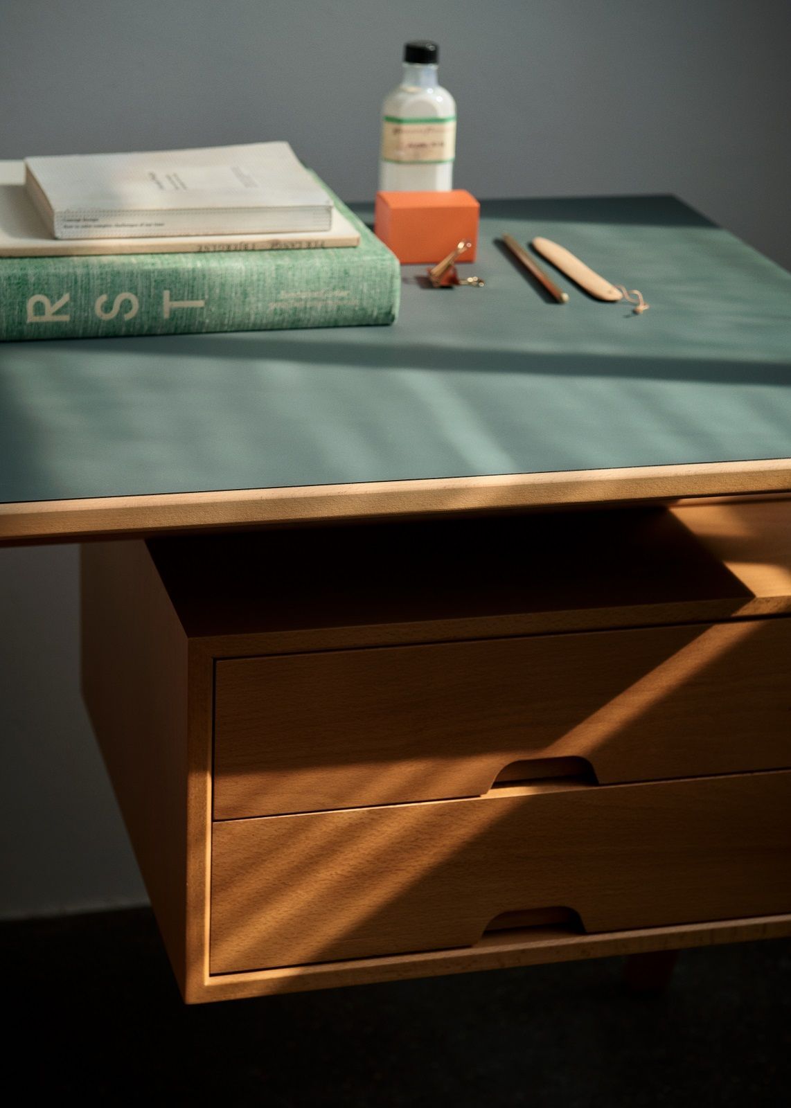 Daystak RD2 / RD3 Table / Desk AndTradition