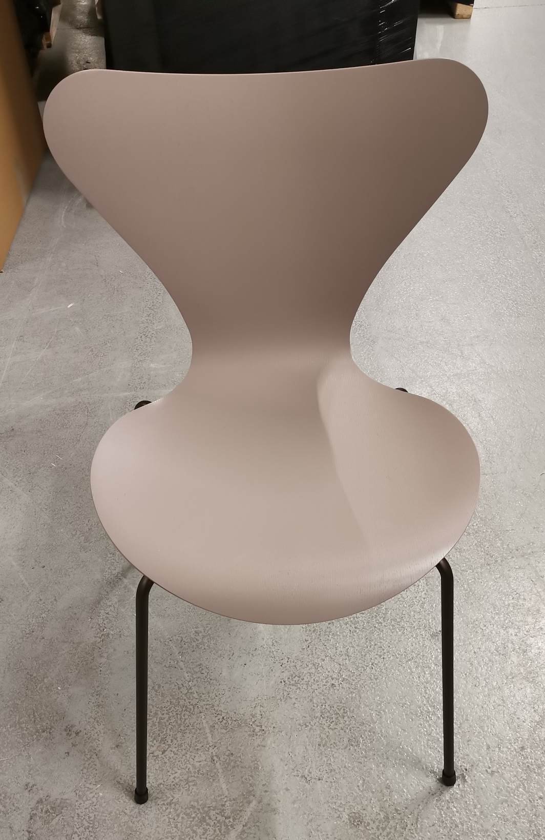 Sevens / Series 3107 Chair Ash deep clay/brown bronze SH 46 Fritz Hansen SINGLE PIECES