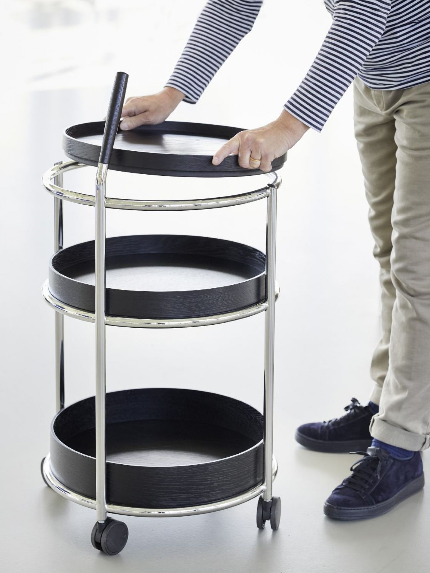 K6 Trolley Serving trolley Tecta oak black lacquered - steel tube black lacquered