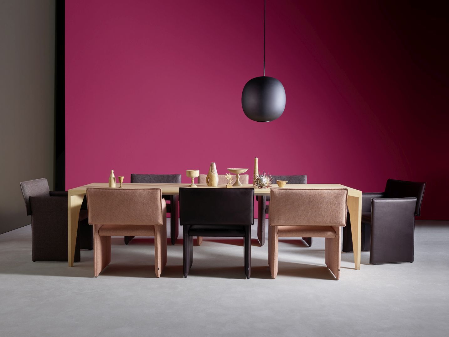 Noto Chair with cheeks Cor