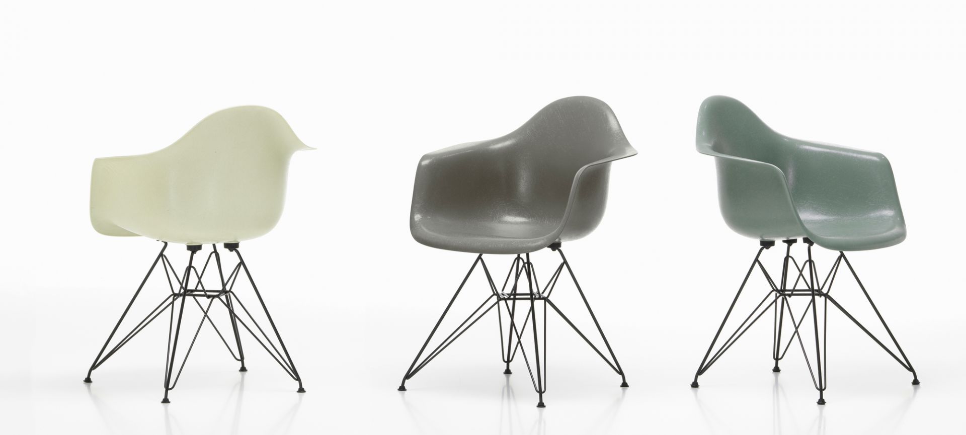 Eames Fibreglass Arm Chair DAR Chair Vitra