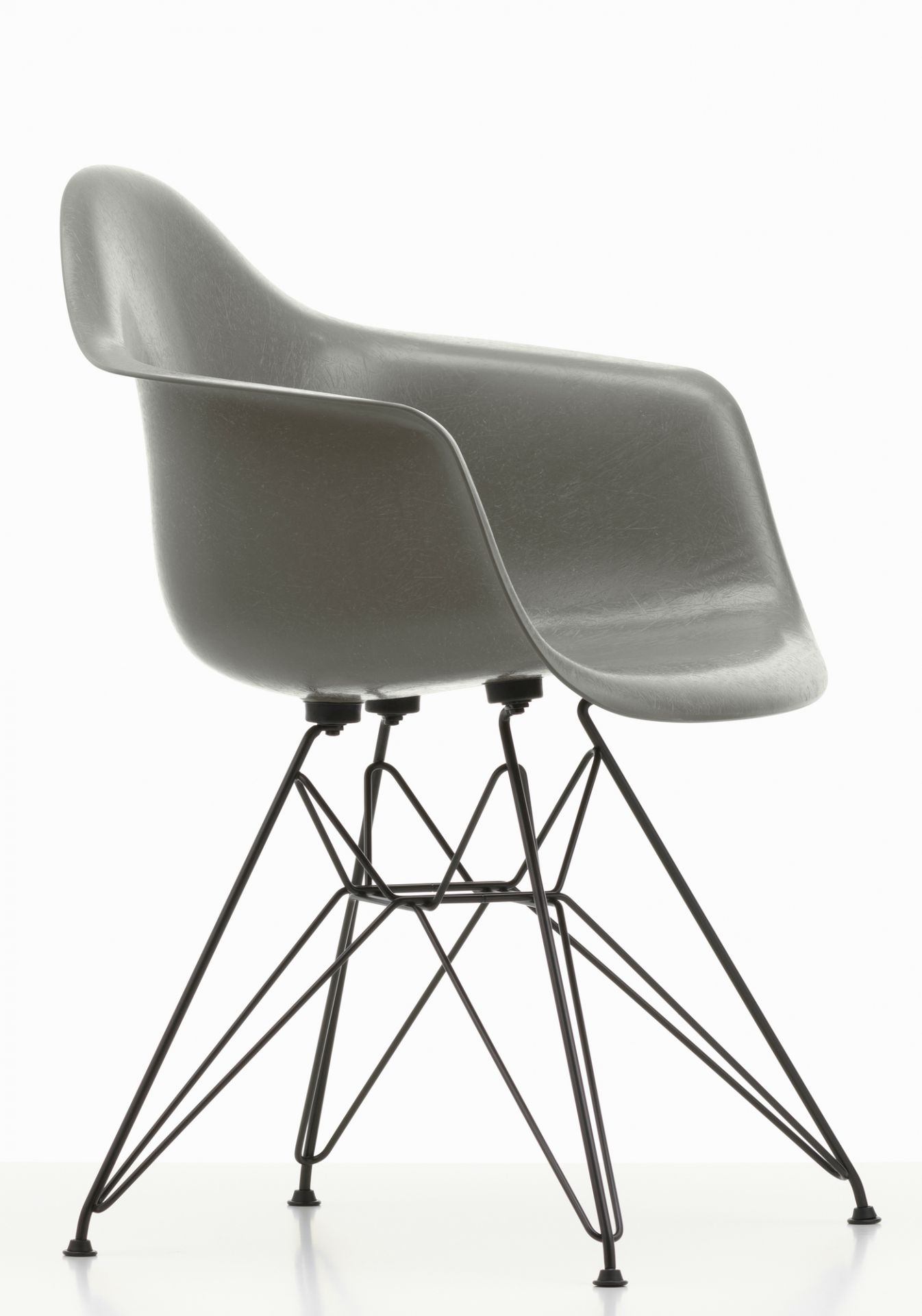 Eames Fibreglass Arm Chair DAR Chair Vitra