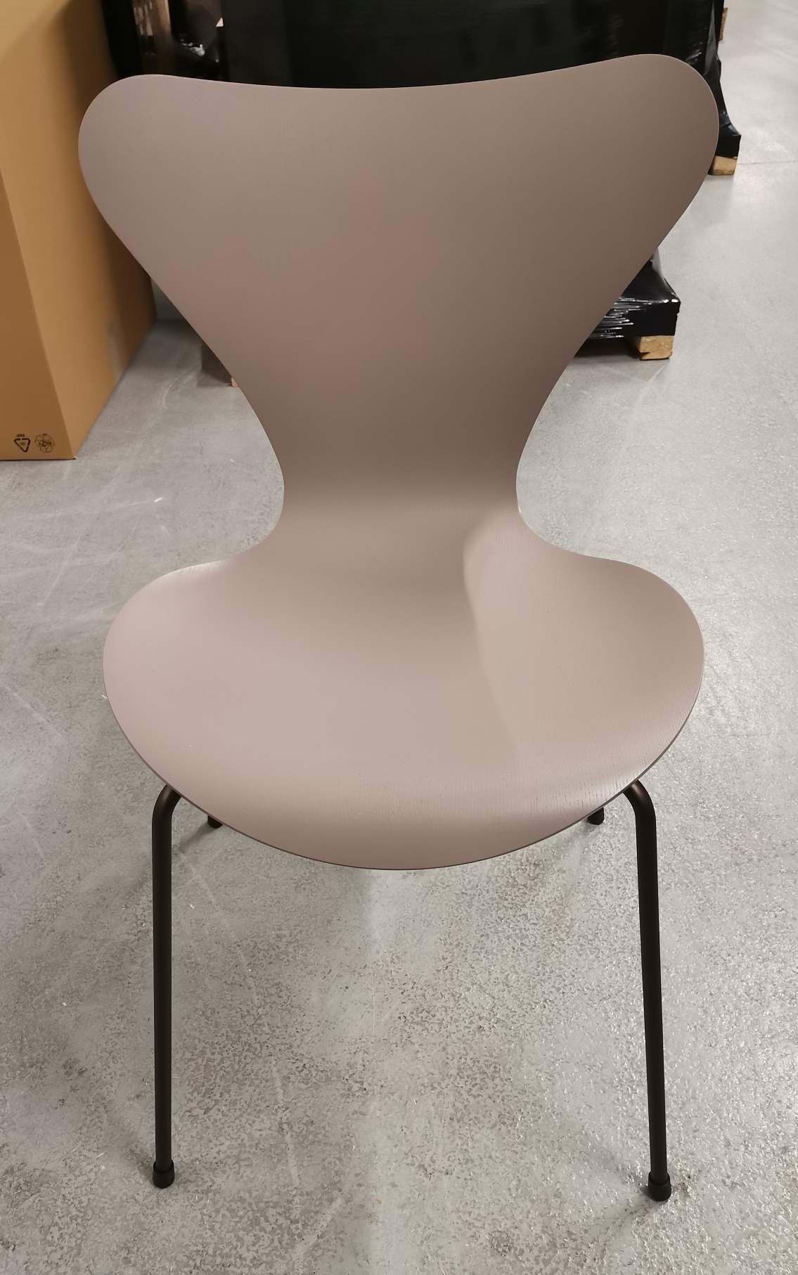 Sevens / Series 3107 Chair Ash deep clay/brown bronze SH 46 Fritz Hansen SINGLE PIECES
