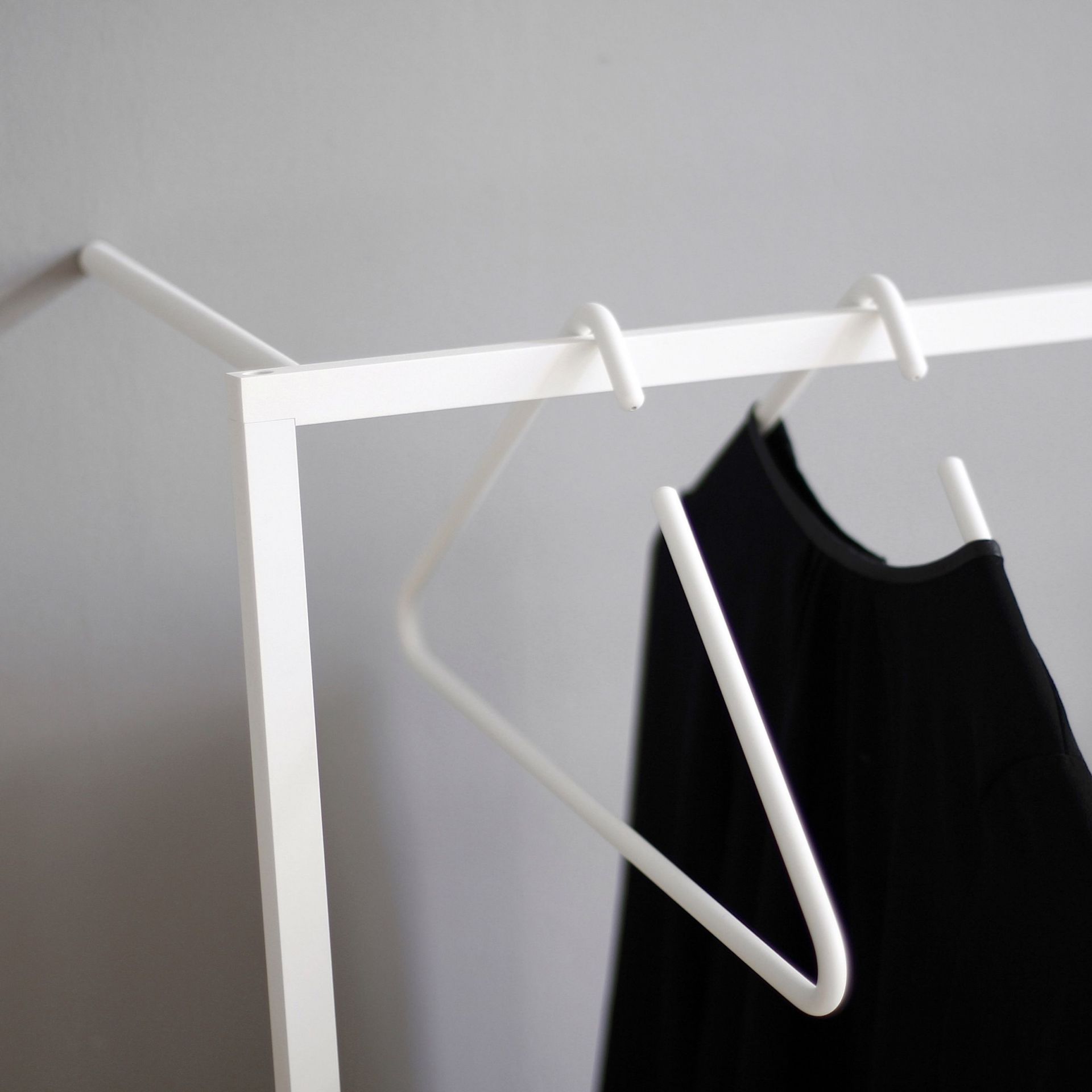 Leano Leaning wardrobe Roomsafari White