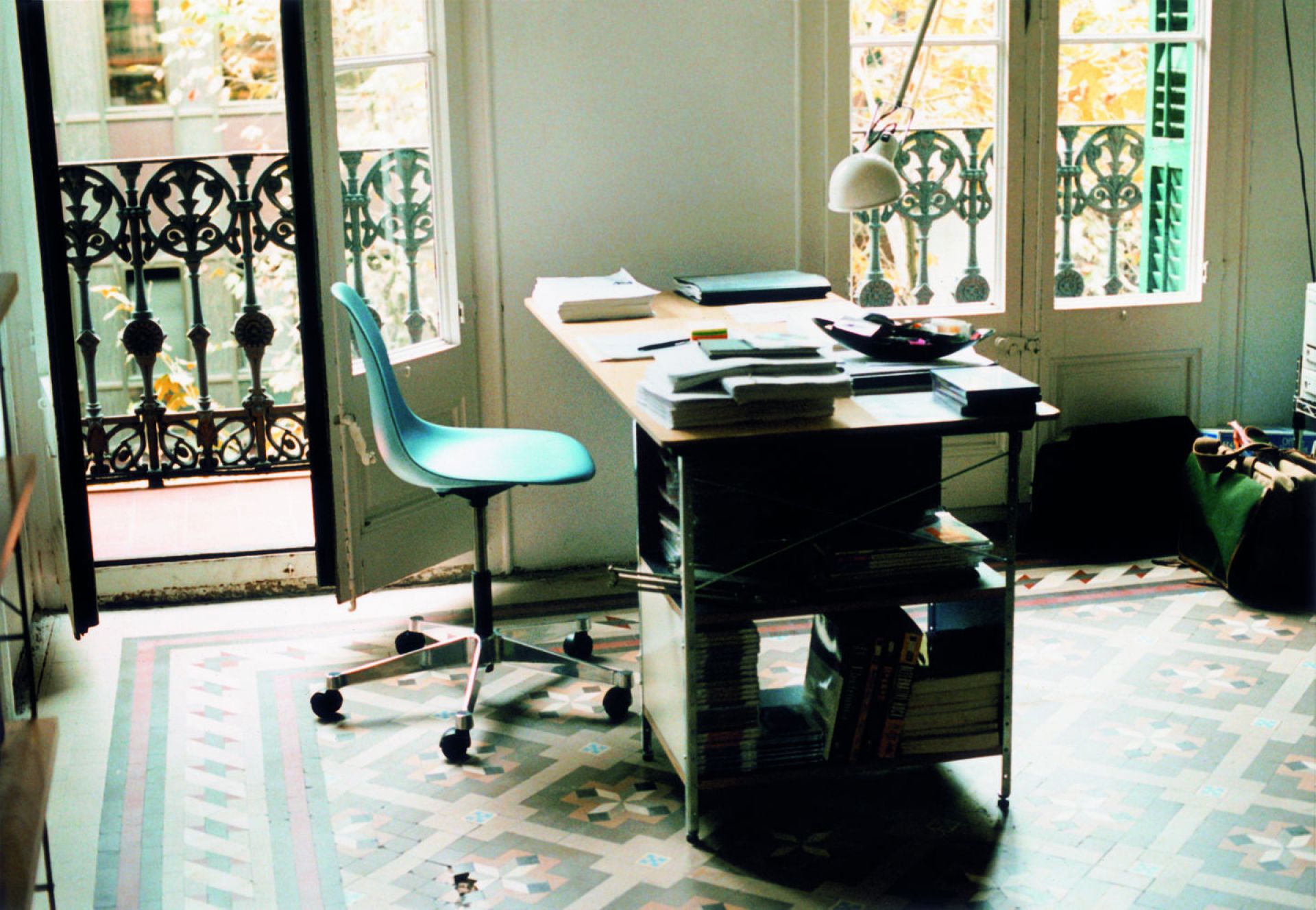 Eames Plastic Side Chair PSCC Swivel Chair Vitra