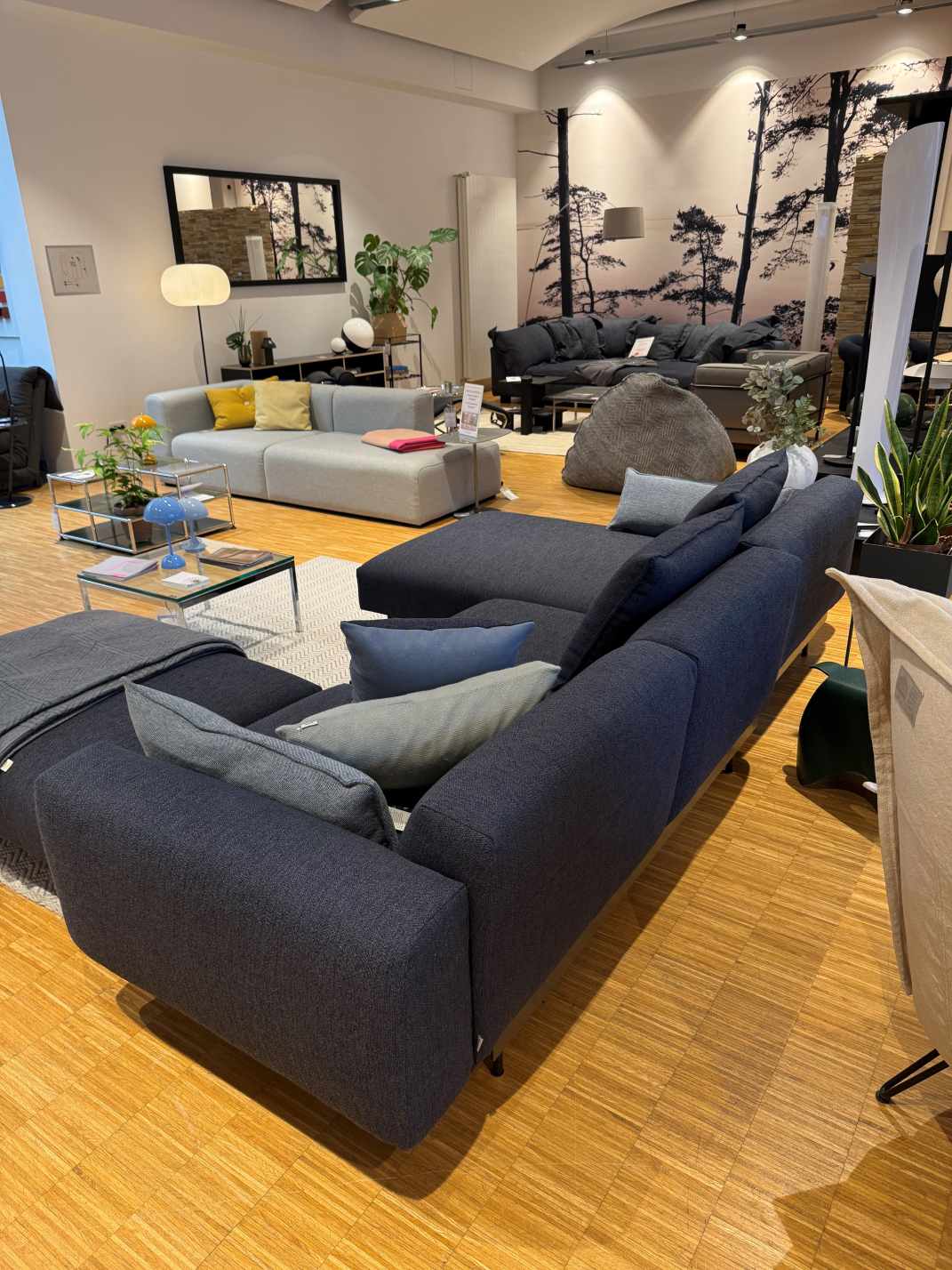 In Situ Modular Sofa 3-seater Chaise Longue Configuration 7 with Ottoman Muuto EXHIBITION PIECES