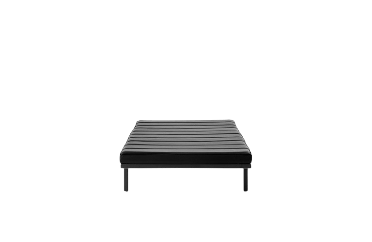 Schwarzes Vipp Daybed 461 mit Lattenrost und minimalistischem Design für Wohnzimmer und Lounge.