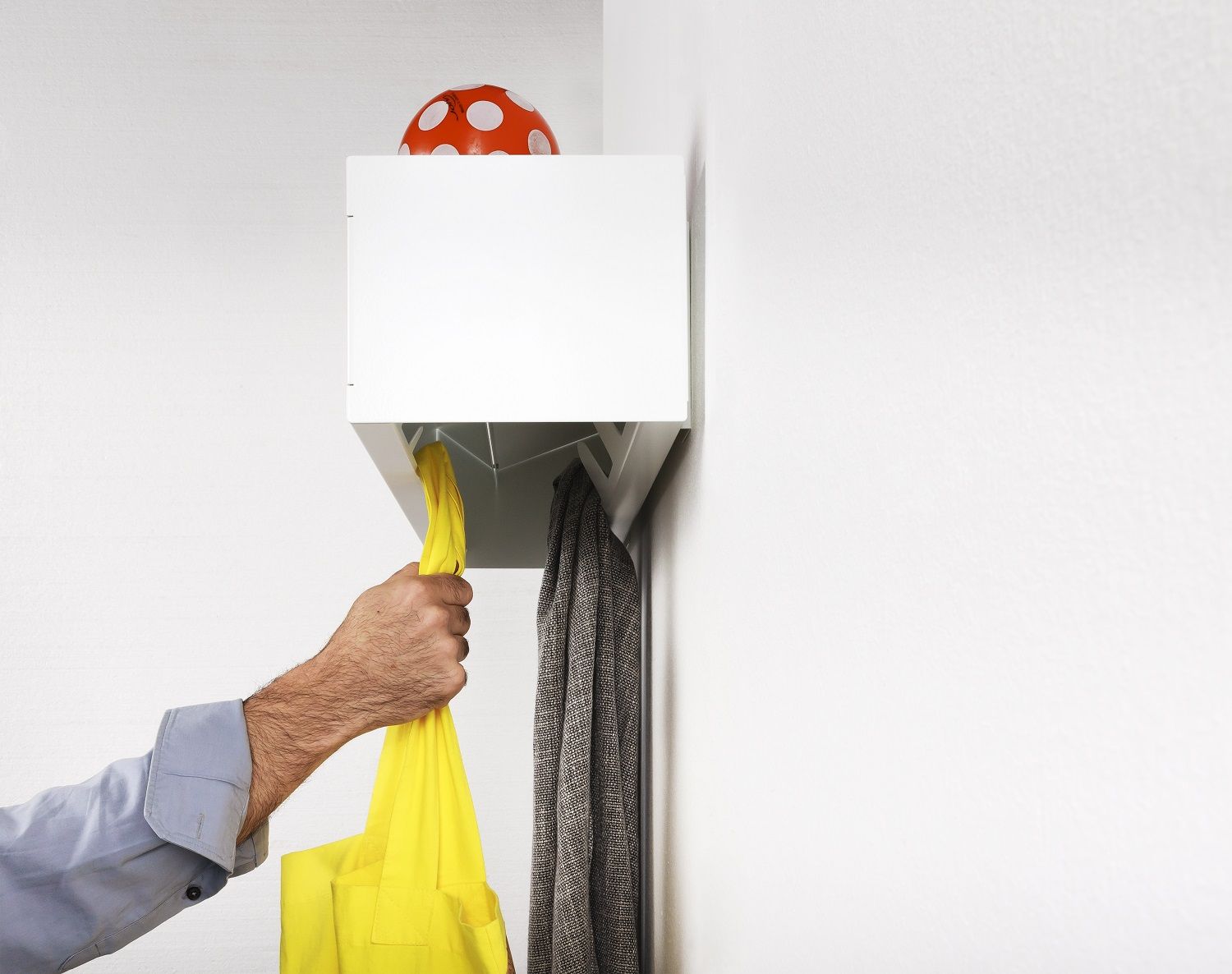 CR wall rack Linea1 by Müller Möbelwerkstätten