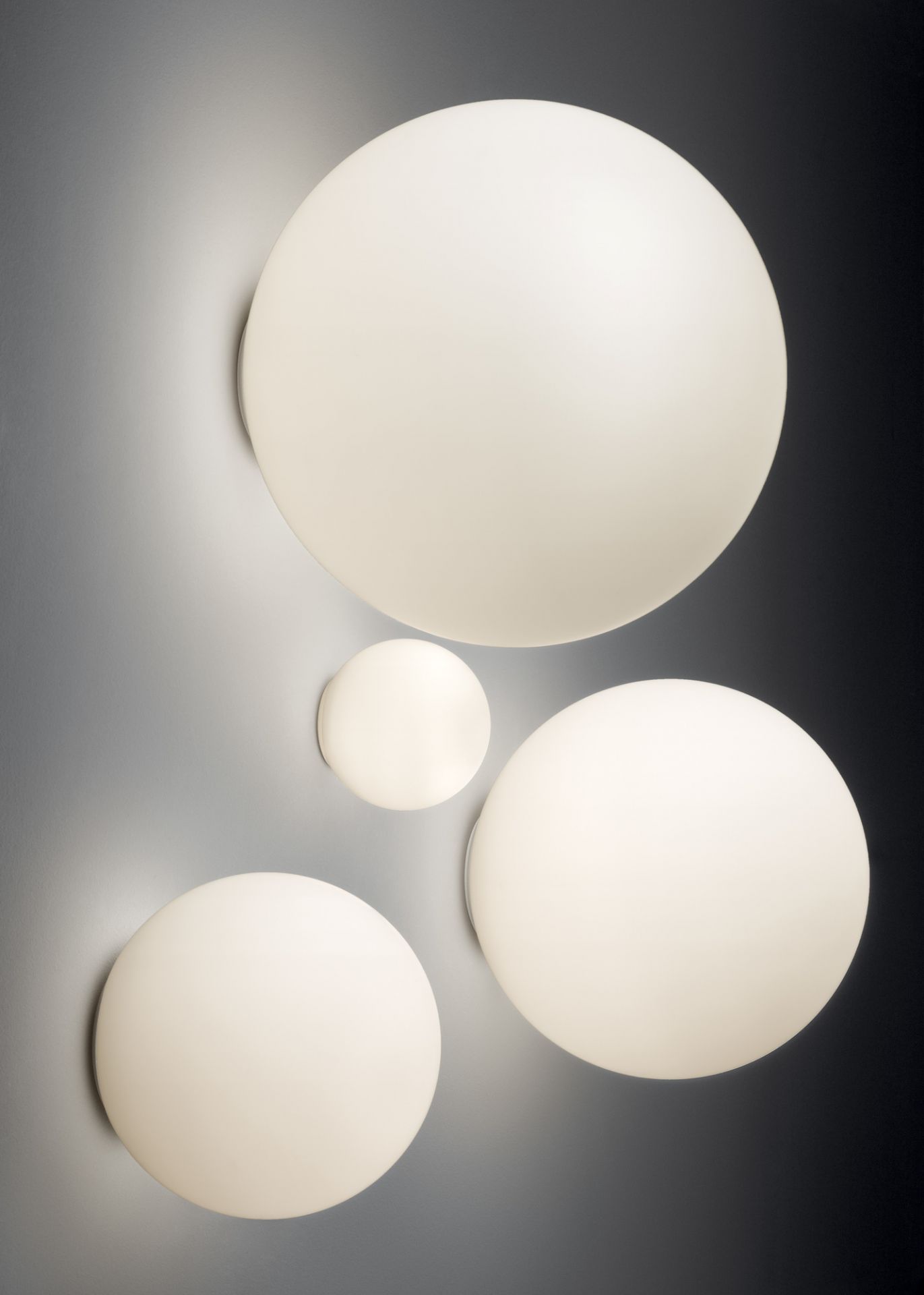 Dioscuri 35 wall/ceiling lamp white Artemide
