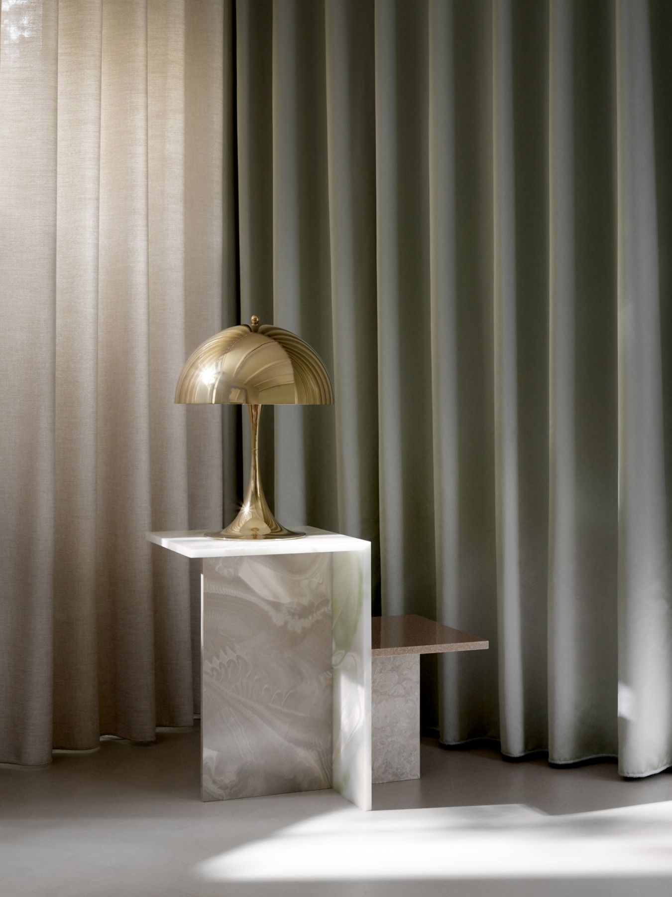 Panthella 320 Table lamp Louis Poulsen