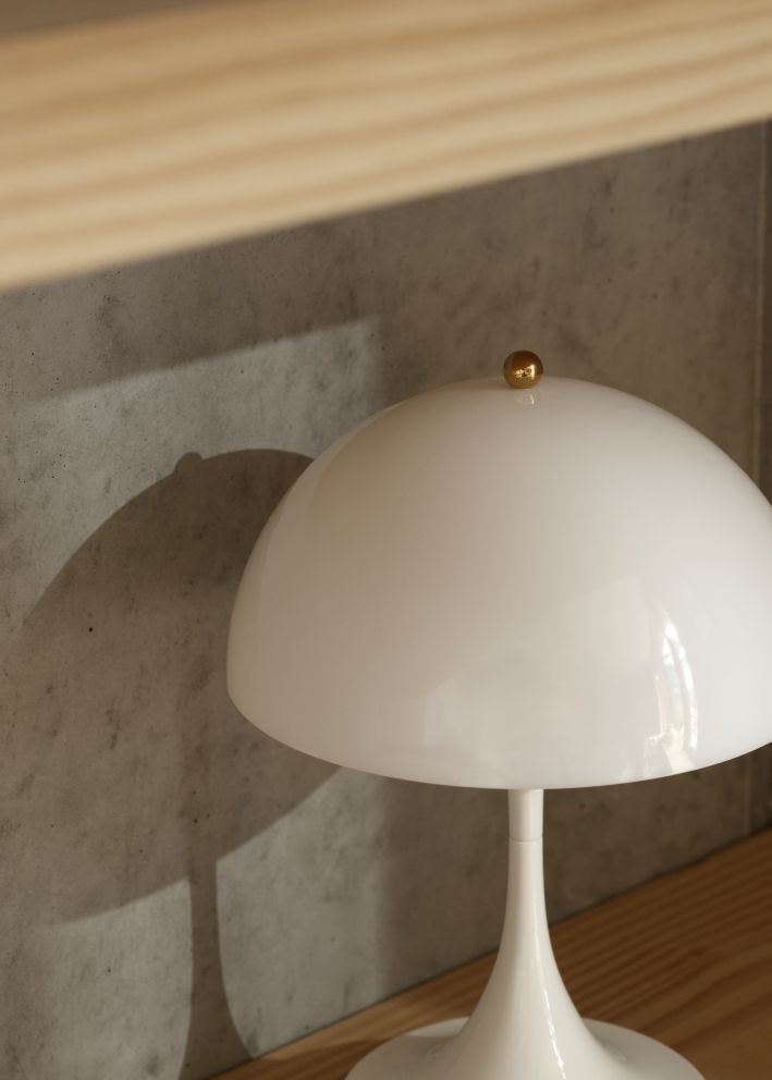 Panthella 160 Portable rechargeable LED table lamp Opal Louis Poulsen LIMITED EDITION