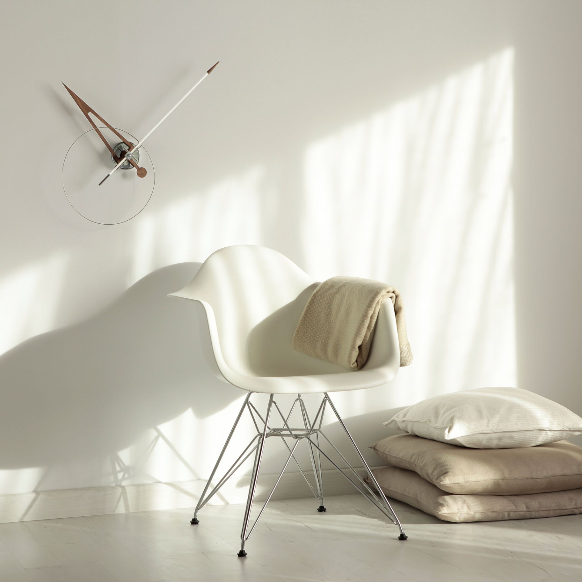 Cris n Wall Clock nomon