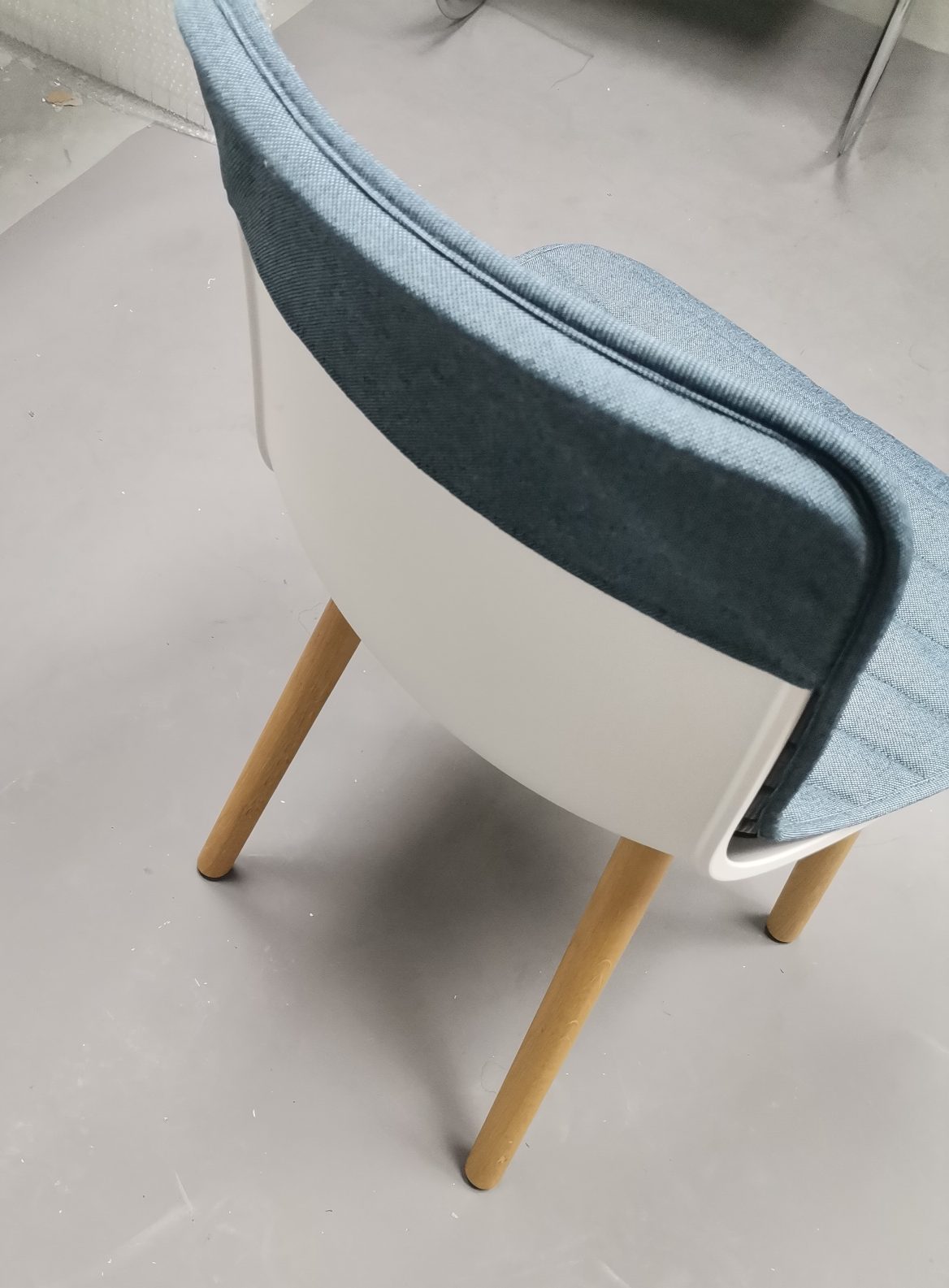 Hal Wood Fully upholstered OAK NATURE / SEAT COVER PLANO NERO/ICE BLUE Vitra IMPERFECT ITEMS