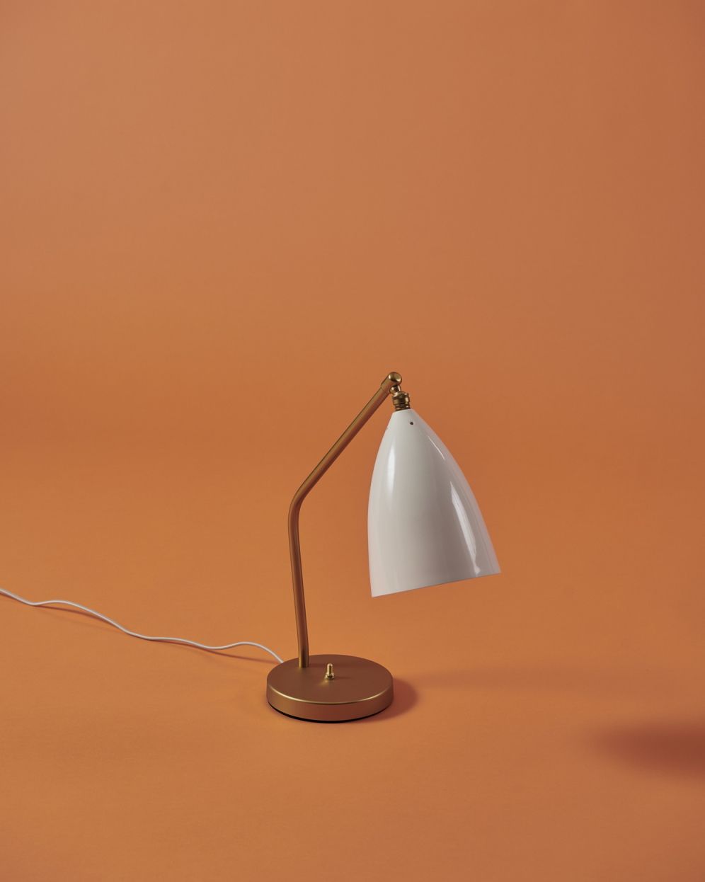 Gräshoppa Table lamp alabaster white glossy Gubi