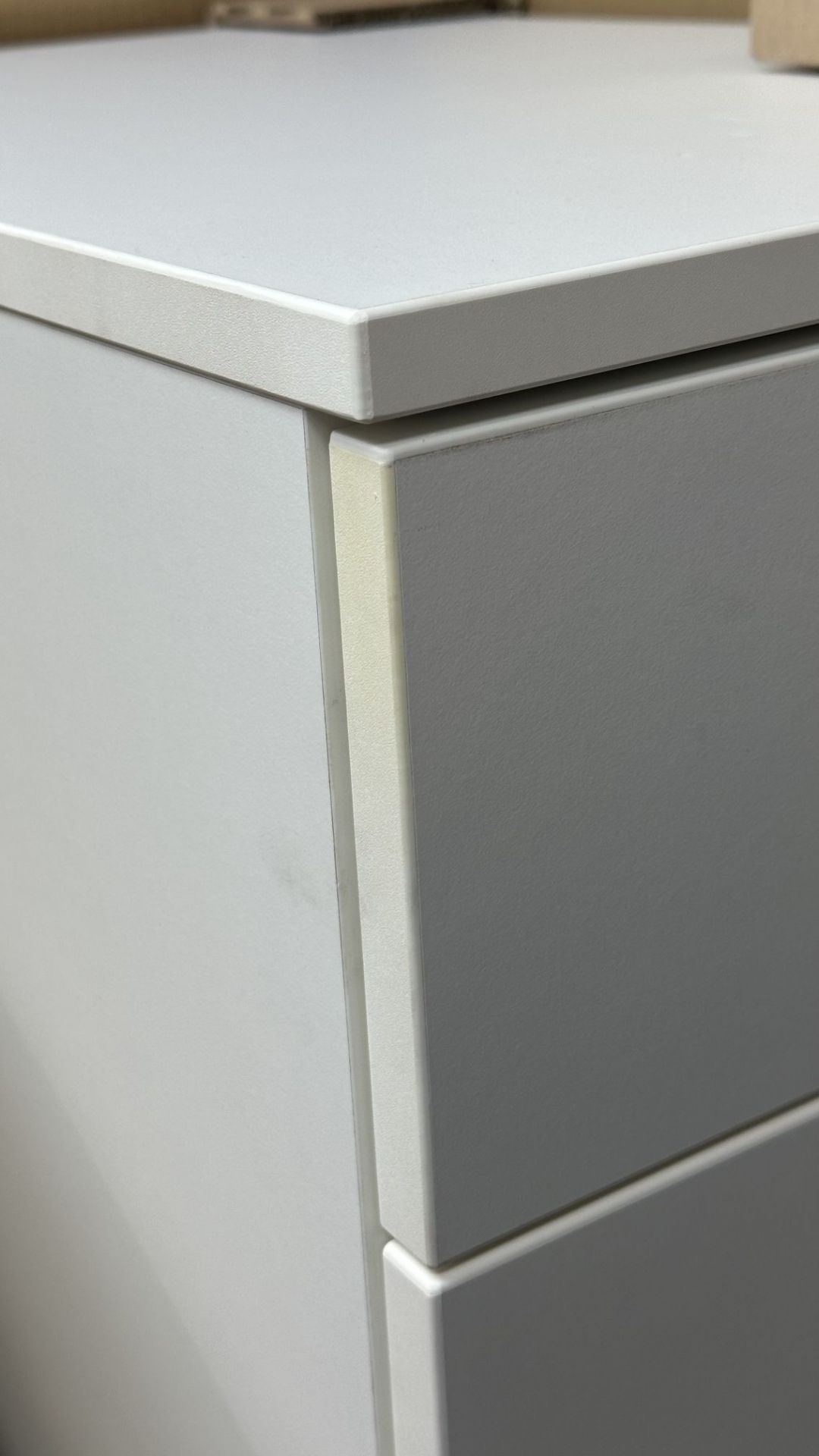 Pedestal Pedestal MET Frezza MÄNGELEXEMPLAR