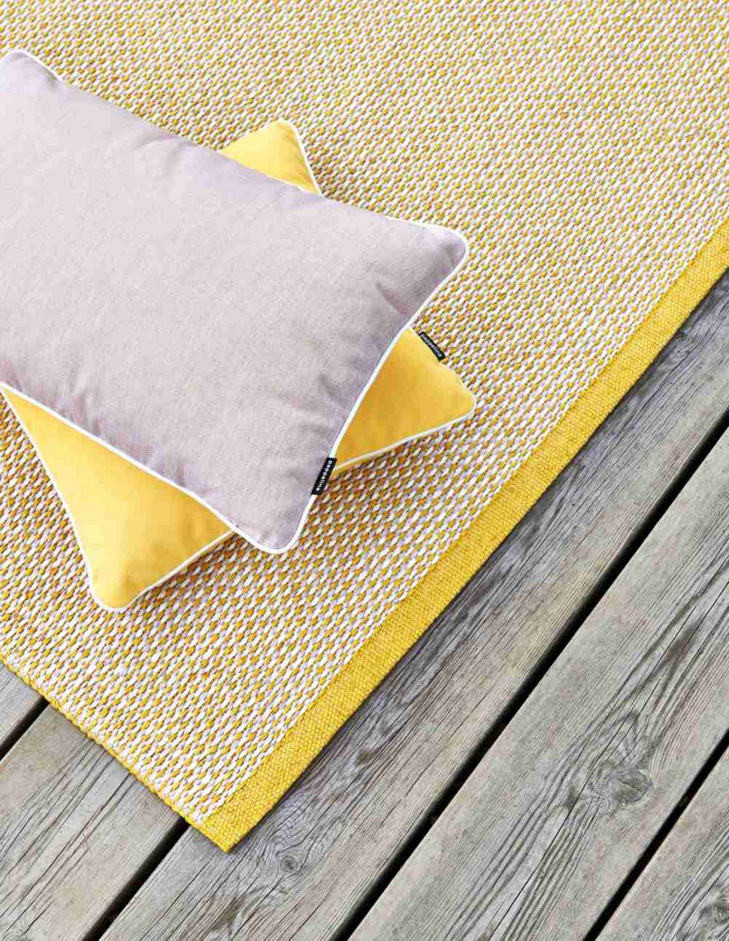 Effi Plastic Rug 230x320 cm Pappelina