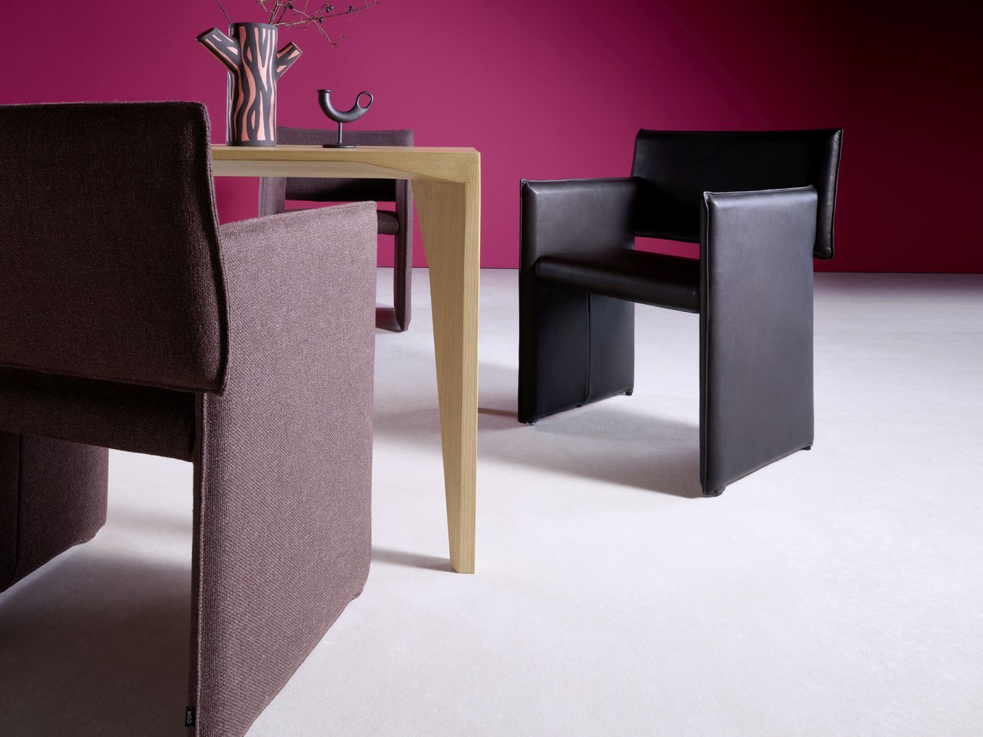 Noto Chair with cheeks Cor