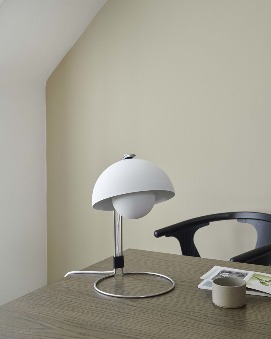 FlowerPot VP4 table lamp AndTradition