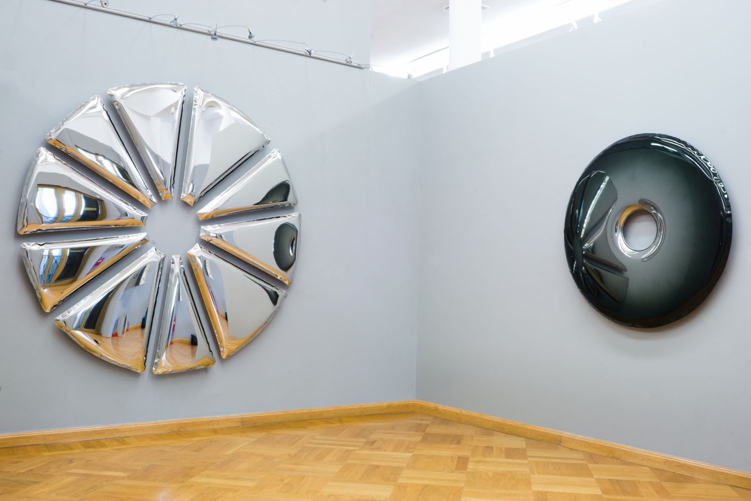 Nucleus mirror Zieta