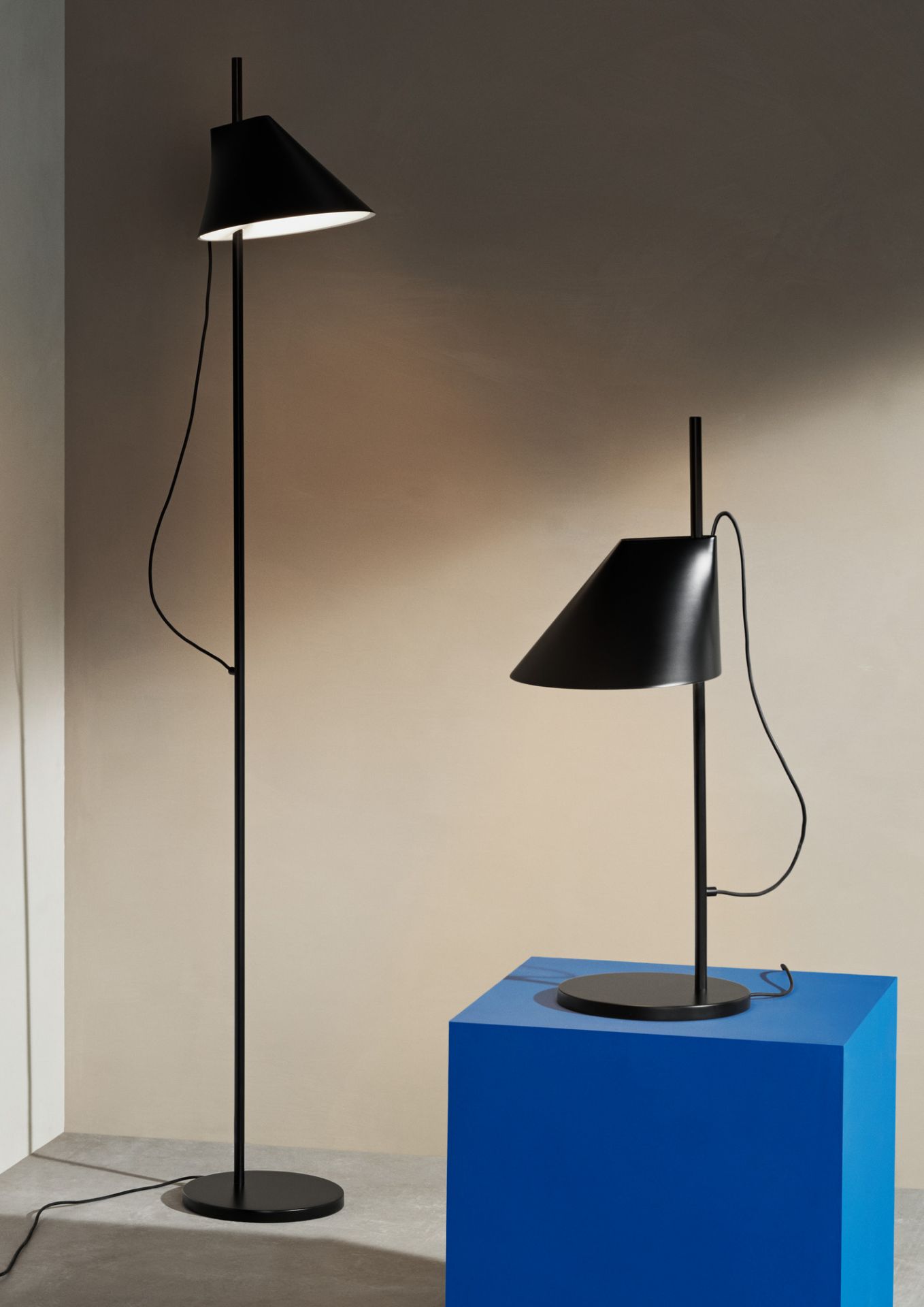 Yuh LED Floor Lamp Louis Poulsen Black