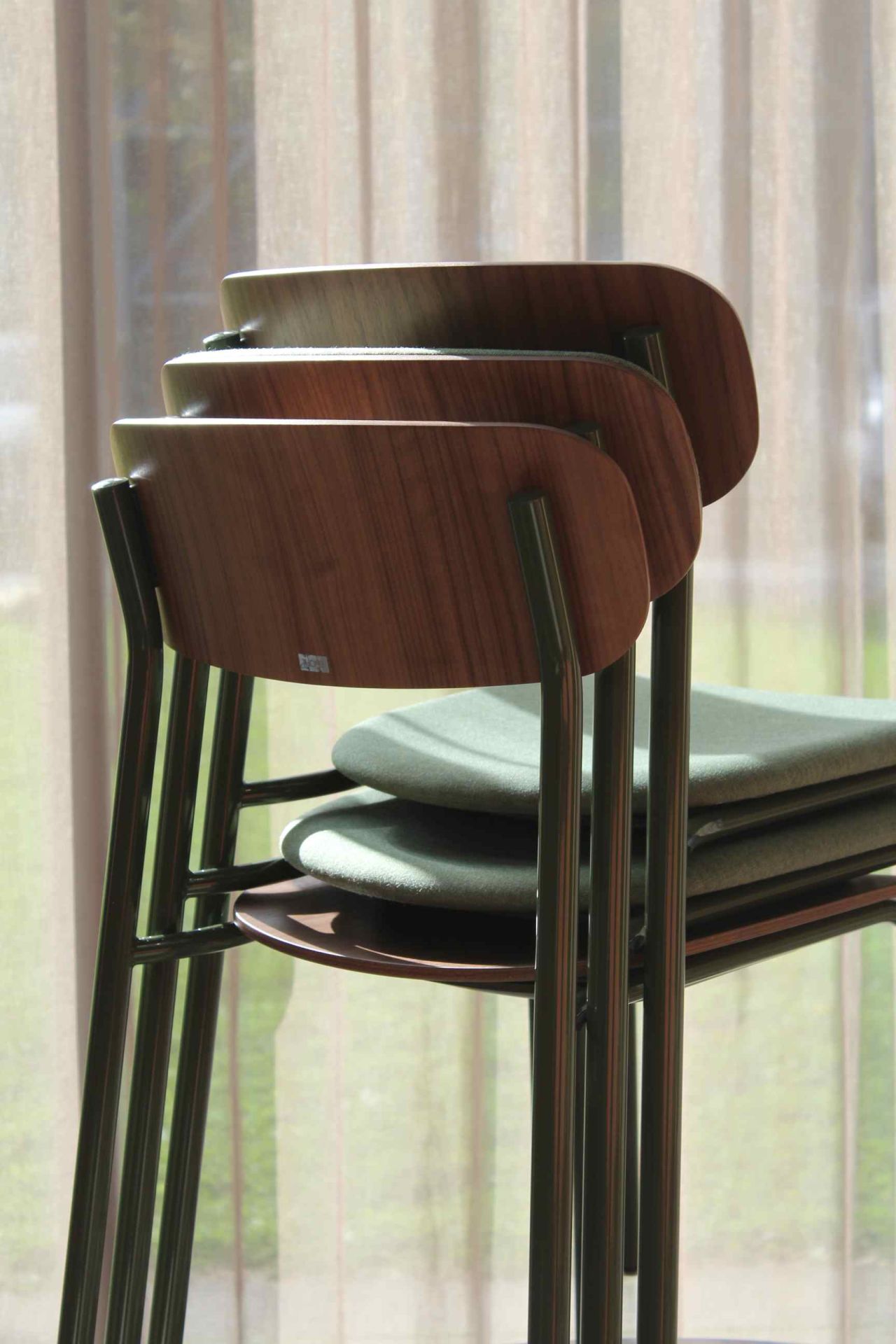 S 243 / S243 Tubular steel chair Thonet