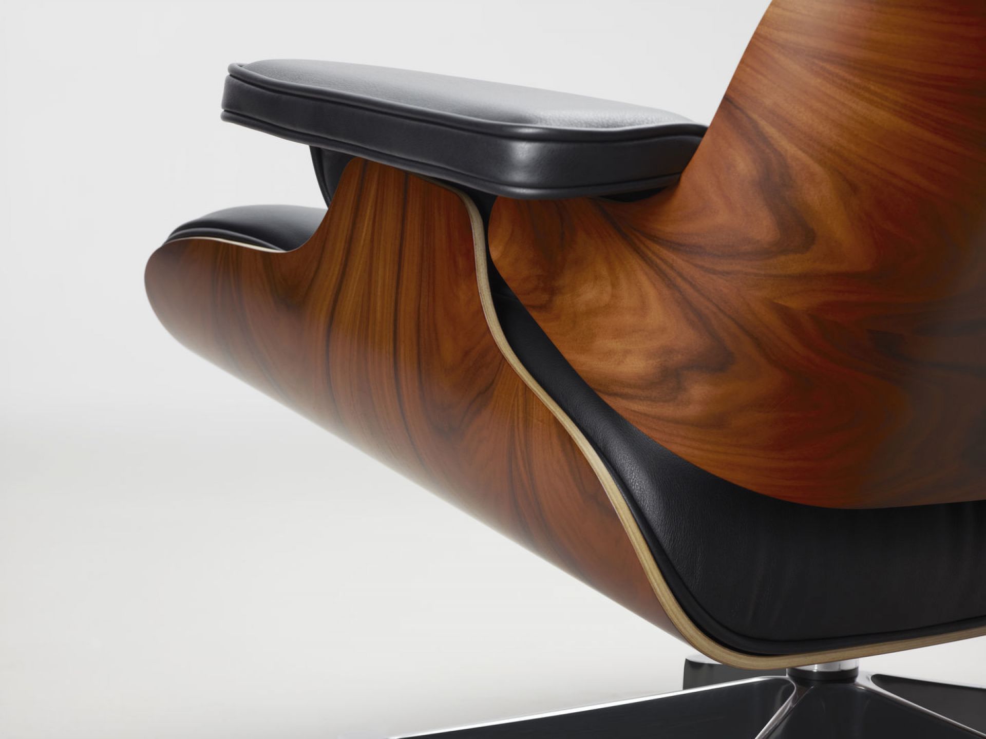Eames Lounge Chair & Ottoman Armchair Leather Premium Vitra Sides polished black leather premium F black rosewood