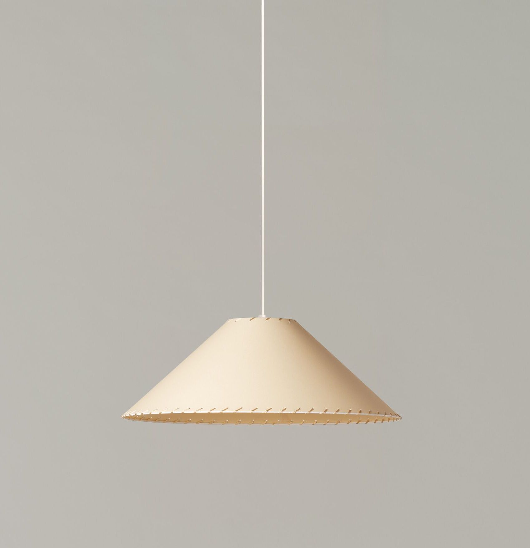 Sísísí cónicas planas MT4 suspension lamp Ø49cm beige Santa & Cole