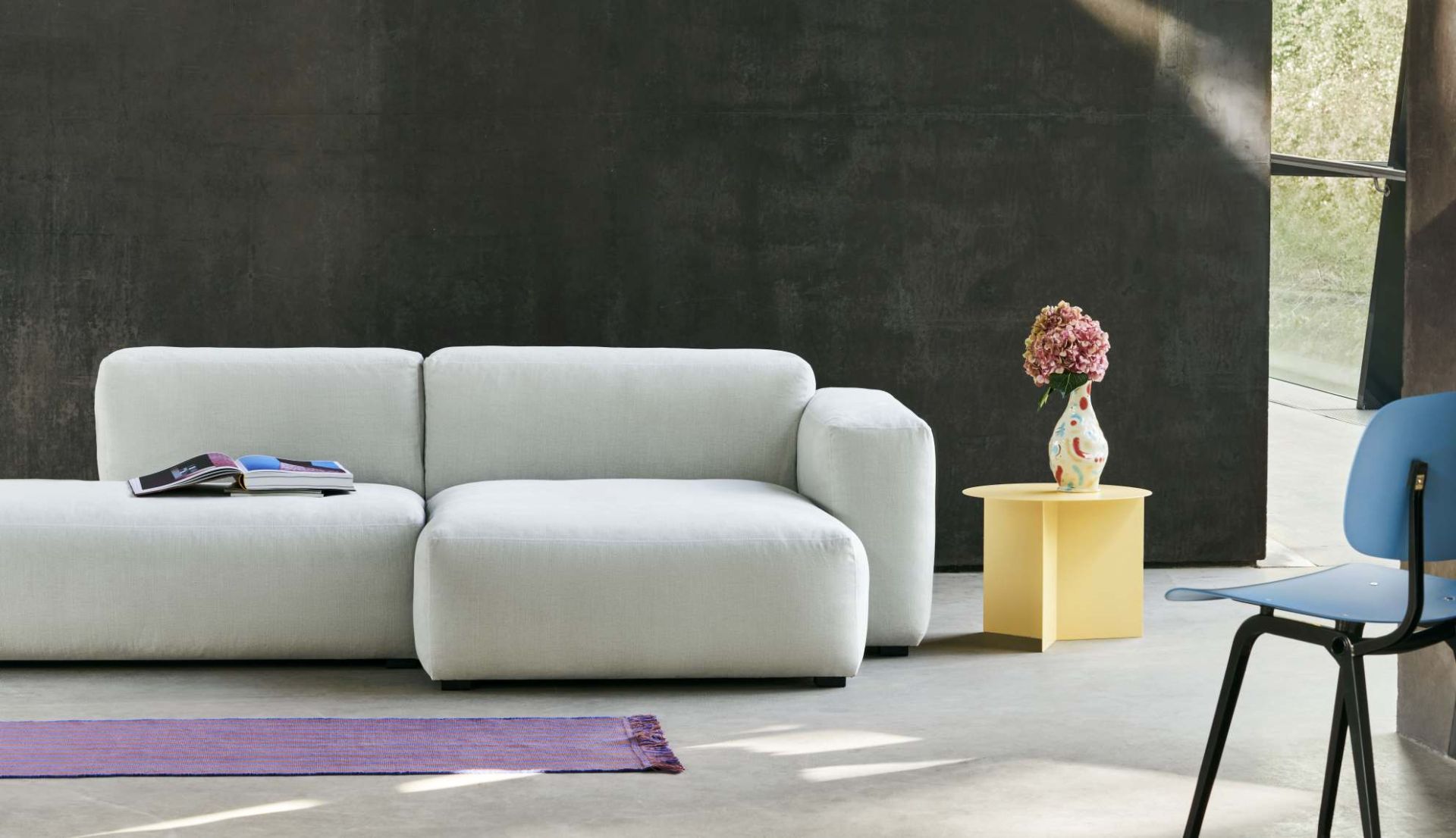 Mags Soft Sofa Low 2,5-seater Combination 3 with armrest right Hay