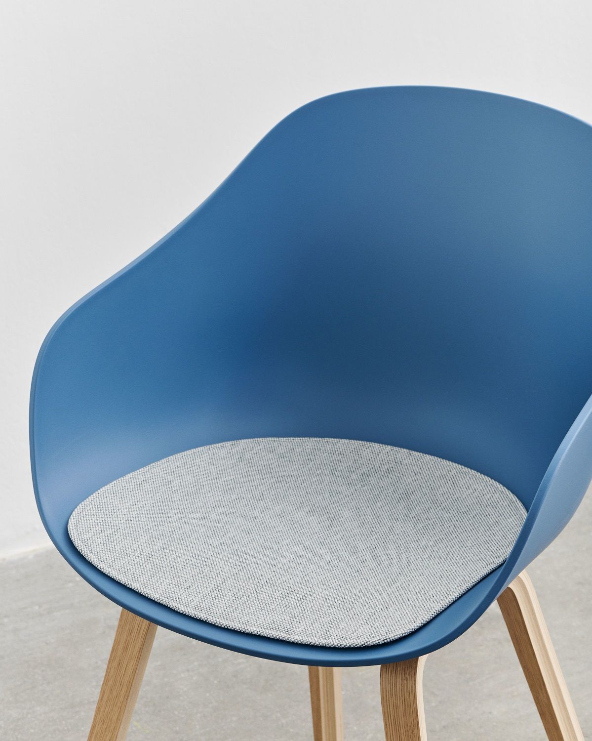 About a Chair AAC222 / AAC 222 Chair Hay