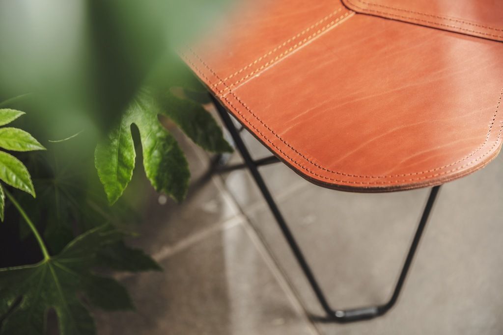 Pampa Flying Goose stool Cuero 