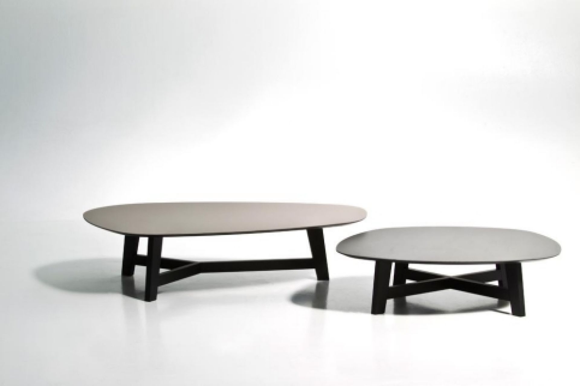 Phoenix laminam top oak frame Moroso