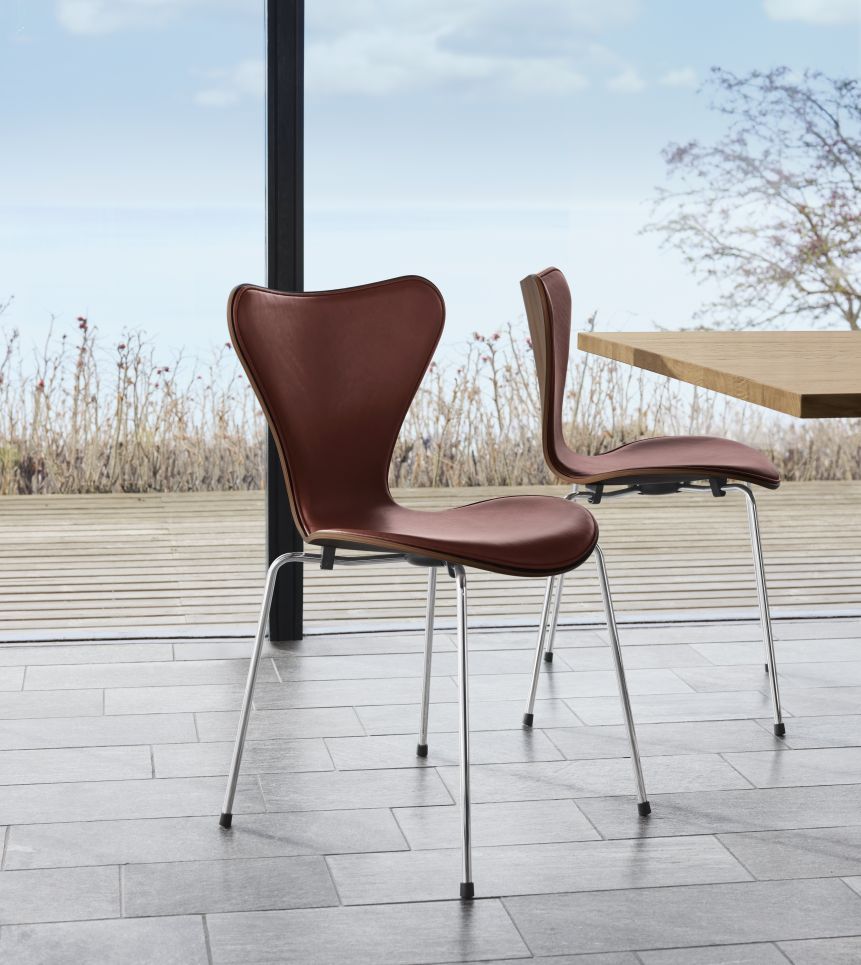 Seven / Series Chair 3107 Fritz Hansen anniversary model
