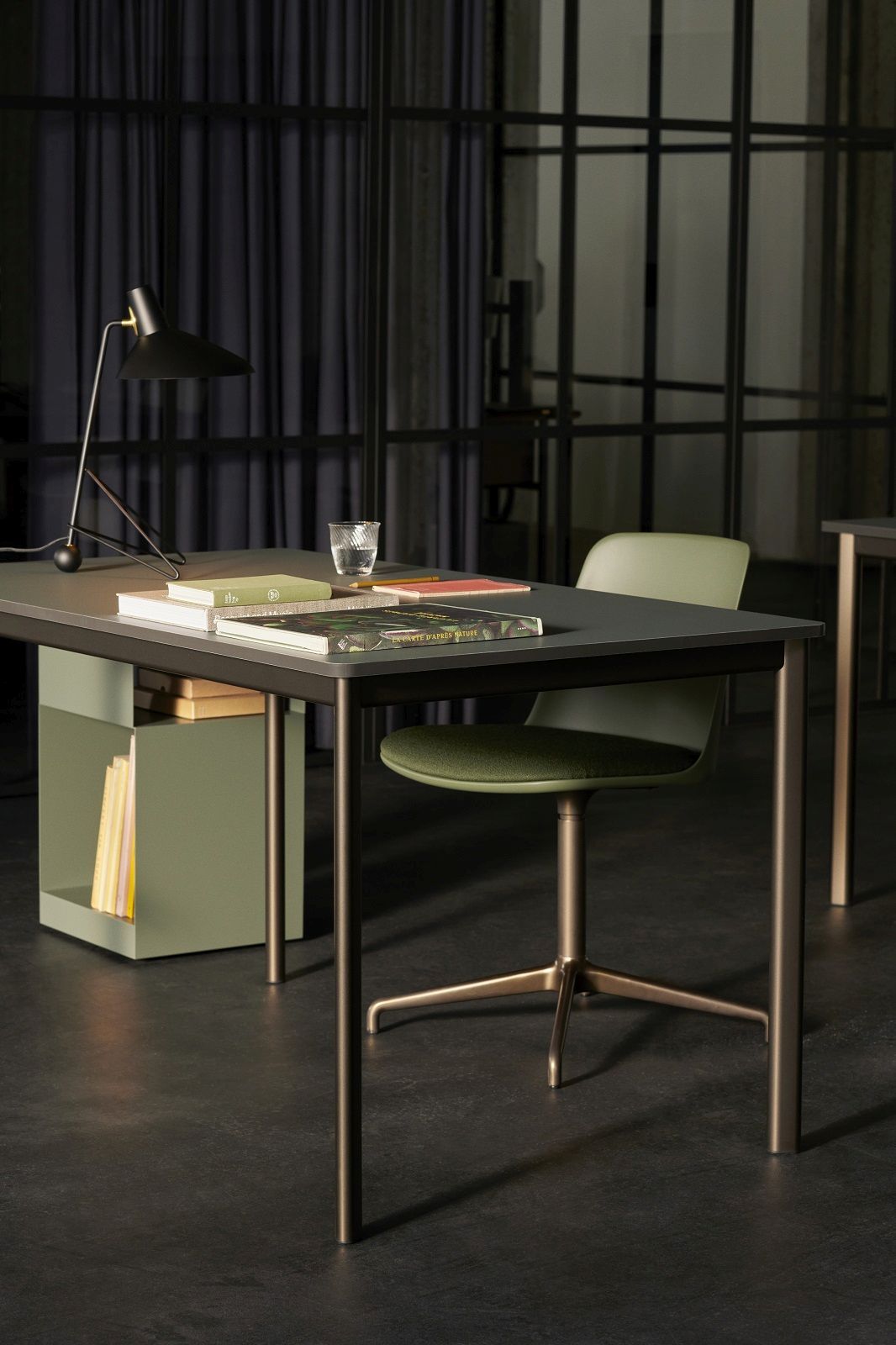 Tripod HM9 Table lamp AndTradition