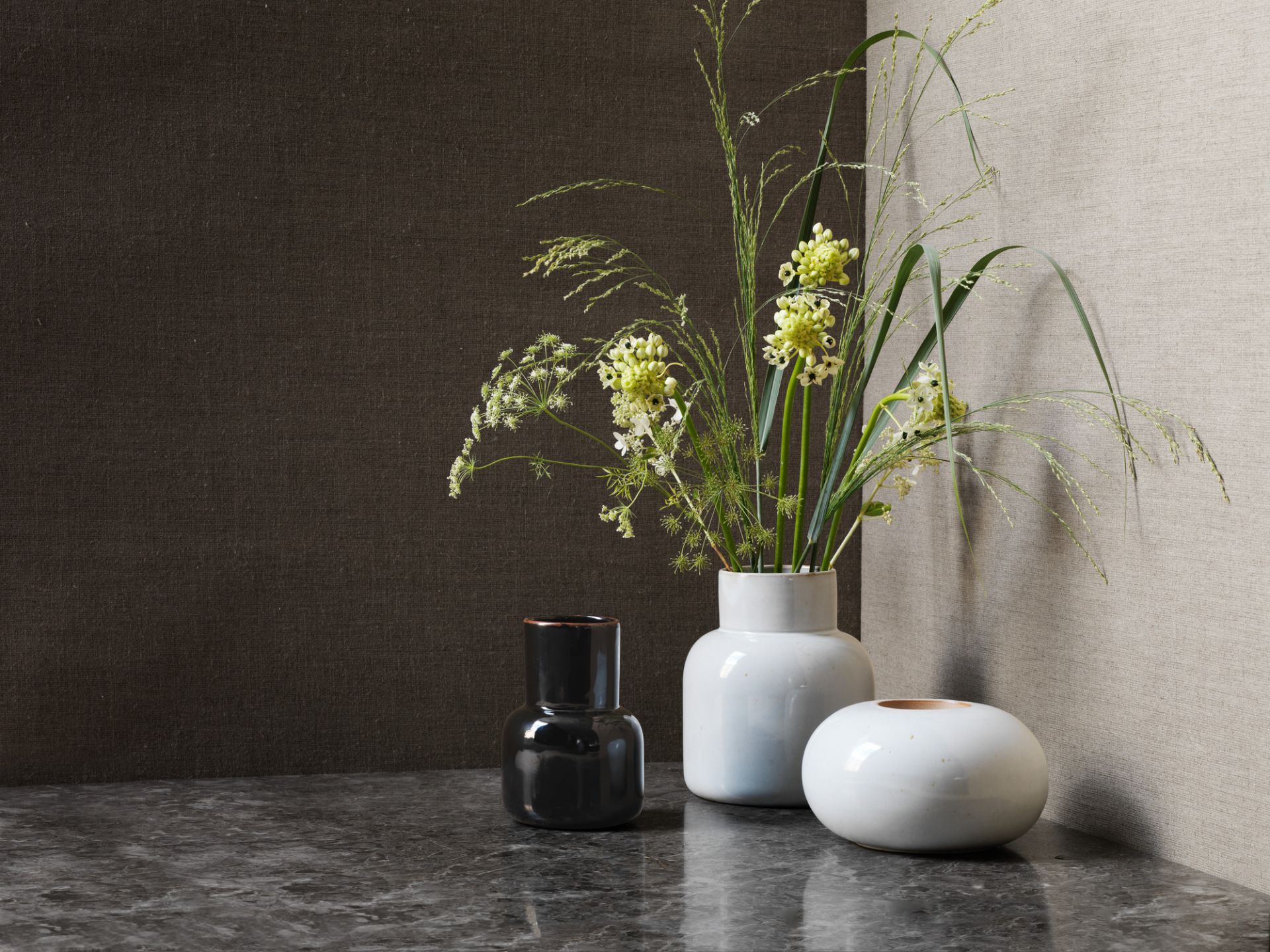Eathenware Vase round Fritz Hansen SINGLE PIECES