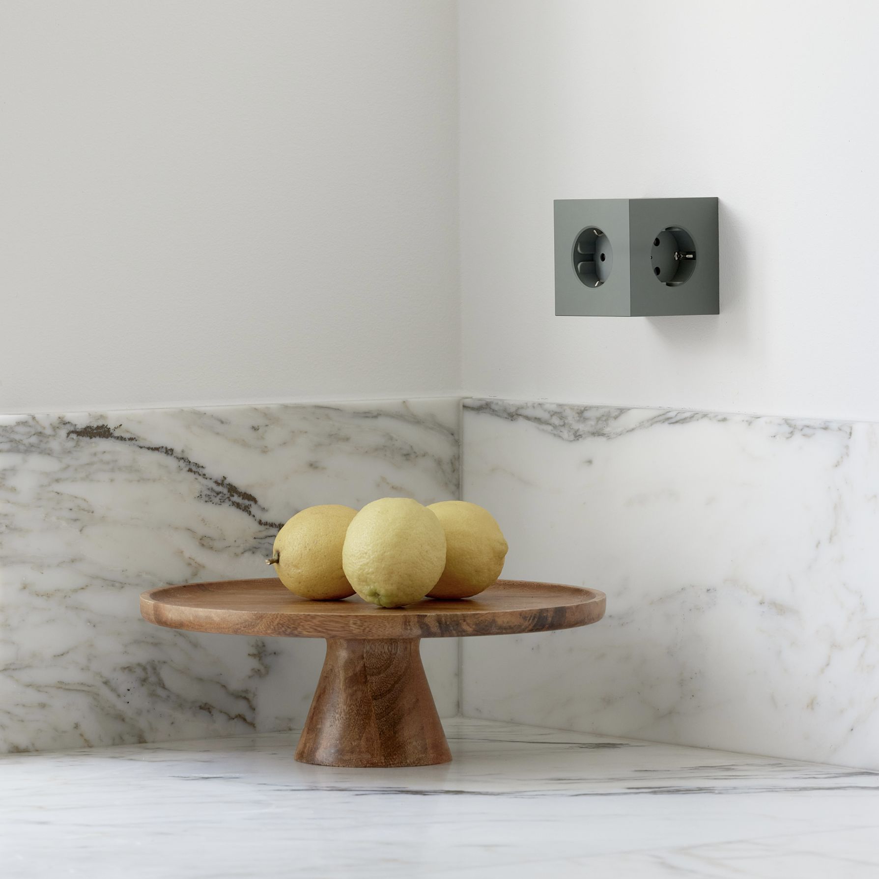 Square 2 - Avolt Socket Cube with USB-C oak green dfp Design 