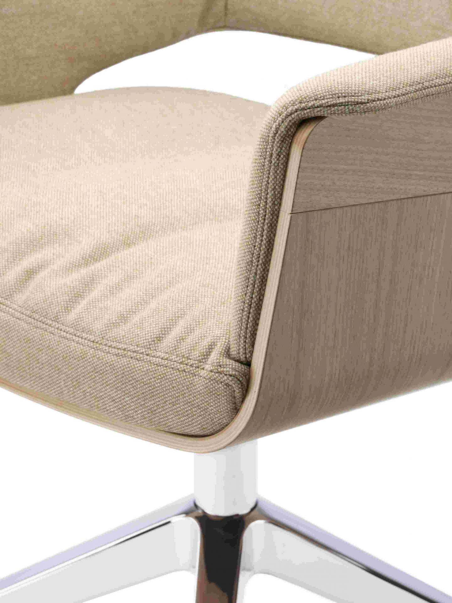 S 847 PVD Swivel armchair Thonet