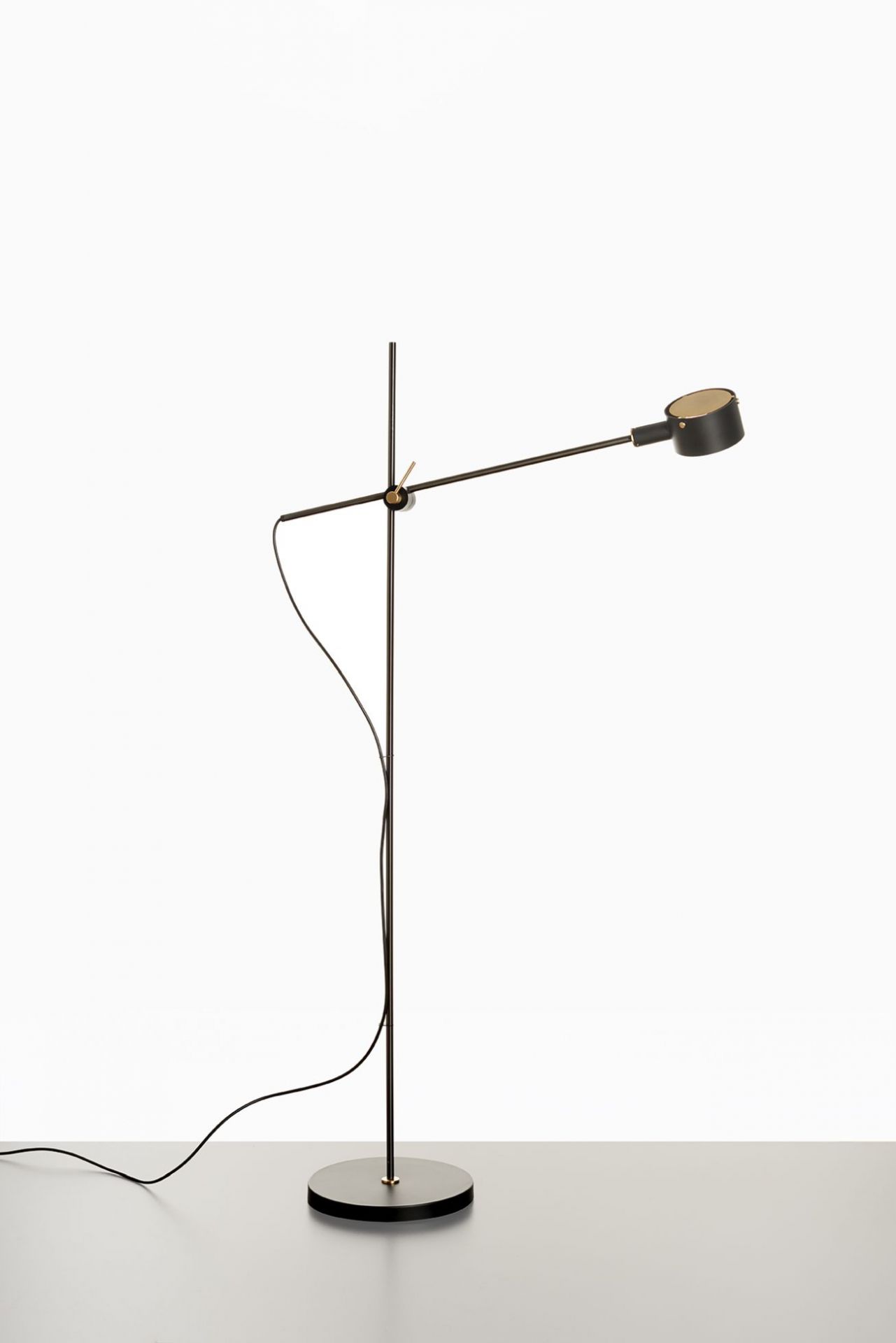 G.O. 352 Floor lamp Oluce G.O. 352 Floor lamp Oluce