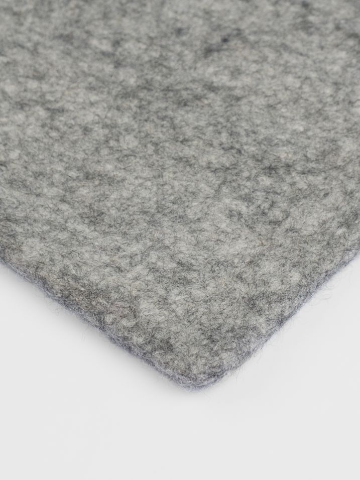 Mono Rectangular Felt Rug 180 x 260 cm myfelt Carl (mottled grey)