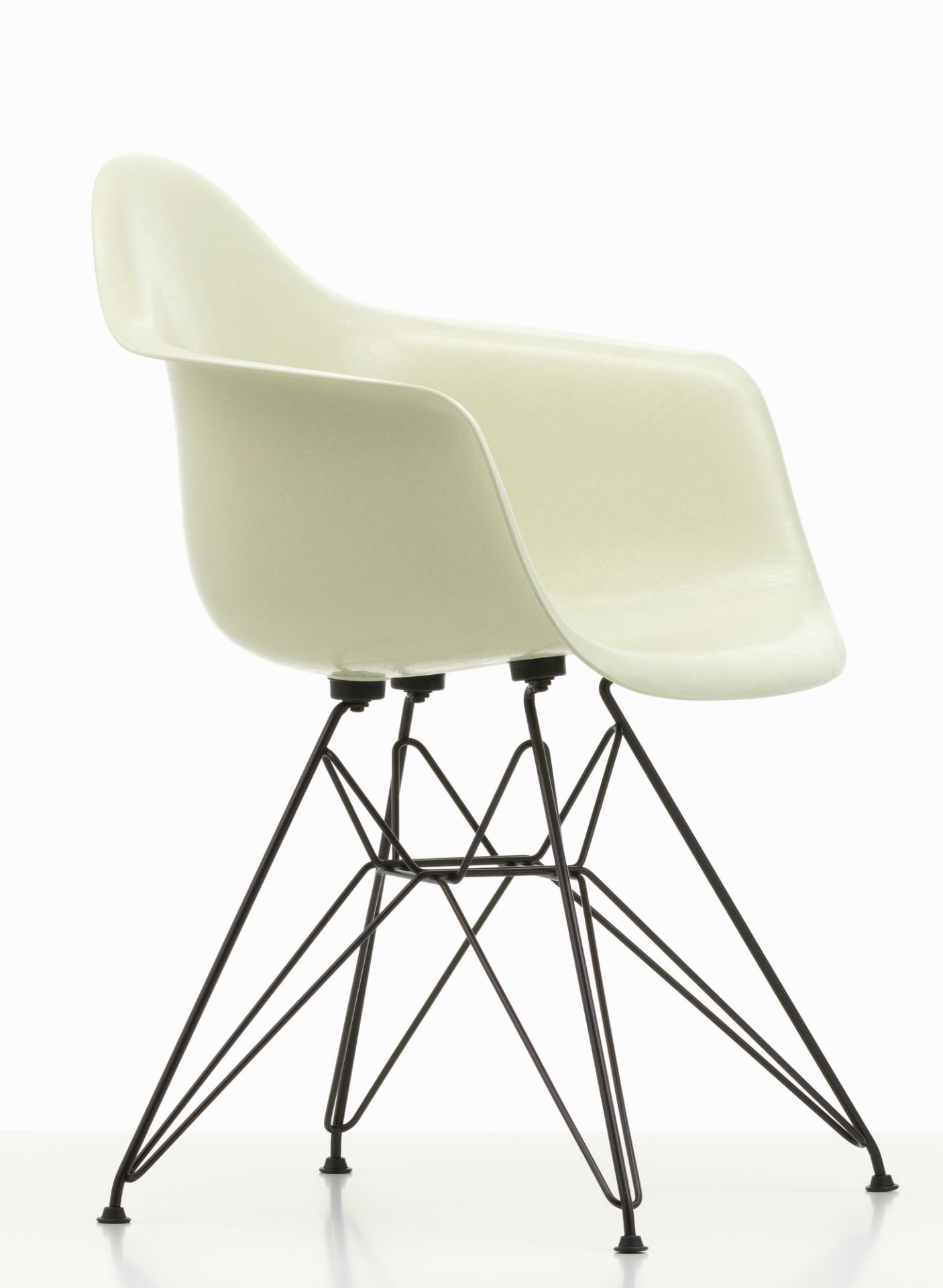 Eames Fibreglass Arm Chair DAR Chair Vitra