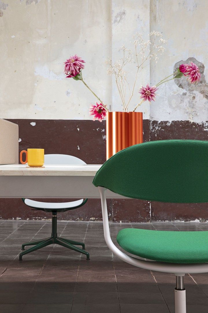 Mynt back and seat plastic office swivel chair Vitra