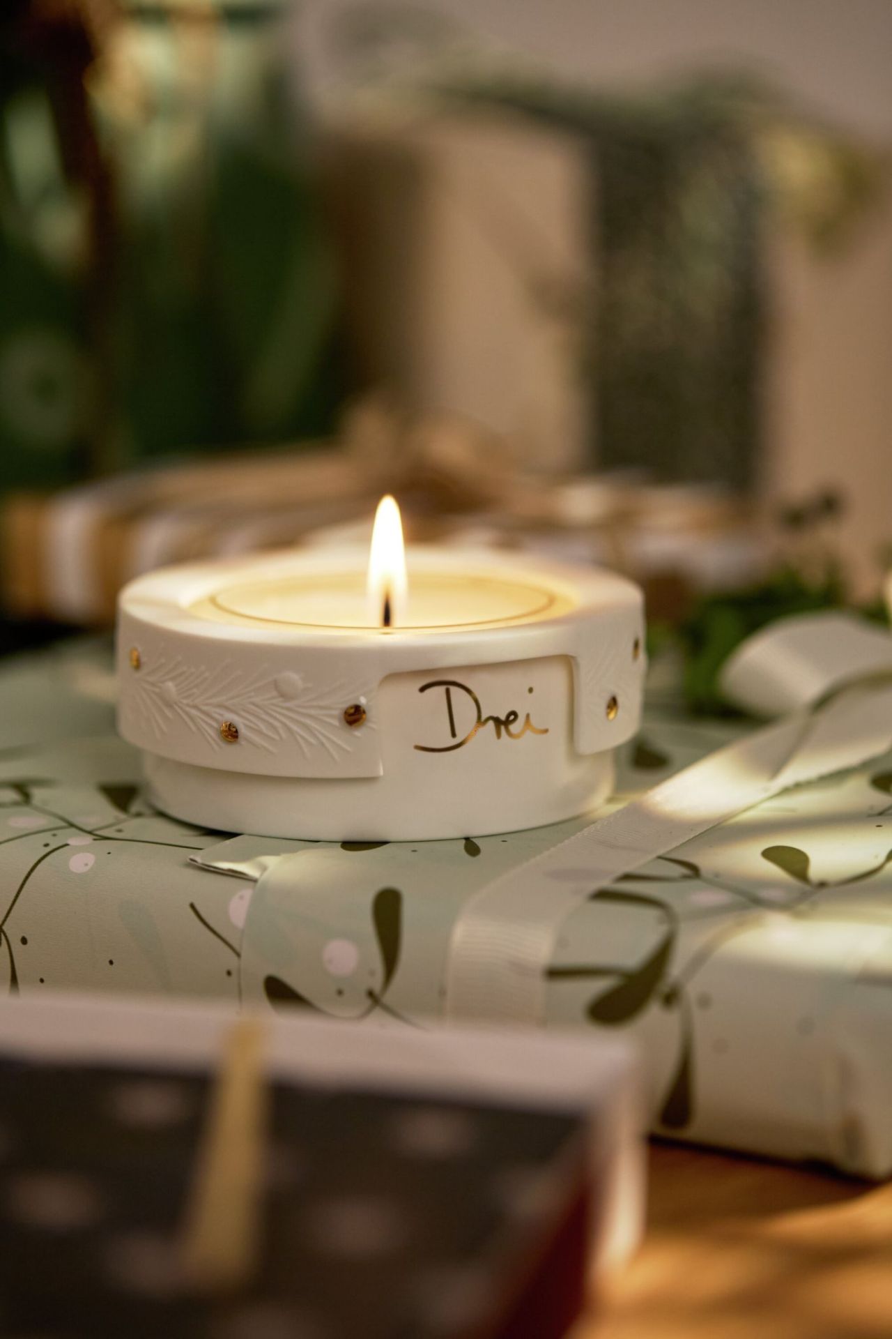 Small Advent candle, fir branches, wheels