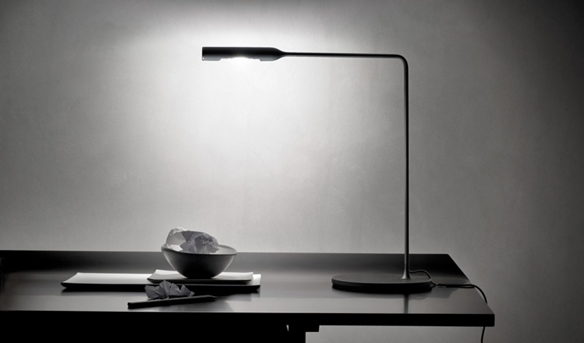 Flo Desk table lamp Lumina
