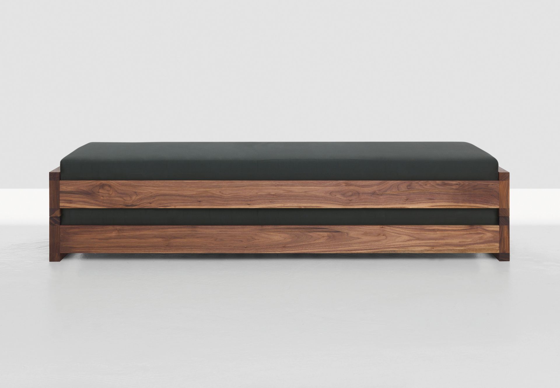 Guest 90 wood bed american walnut Zeitraum